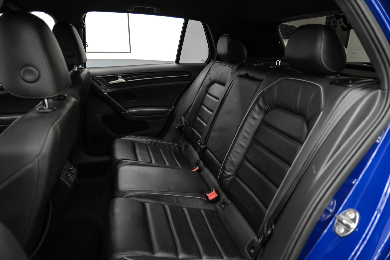 Photo 38 of this Volkswagen Golf R