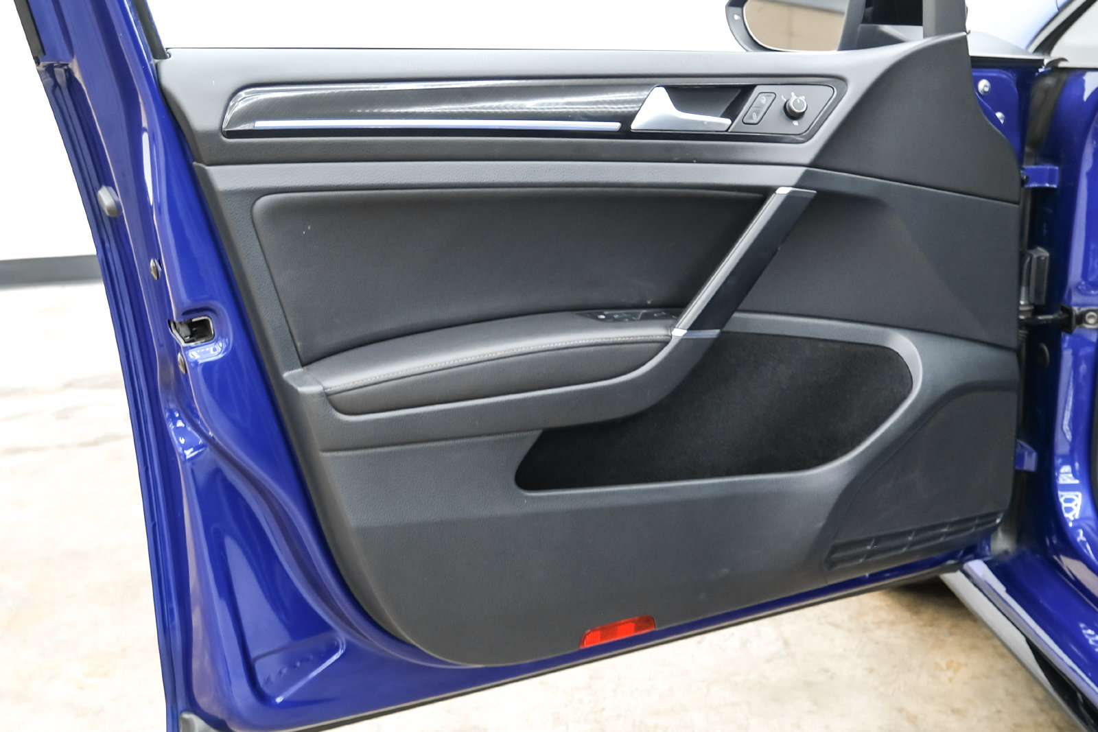 Photo 41 of this Volkswagen Golf R
