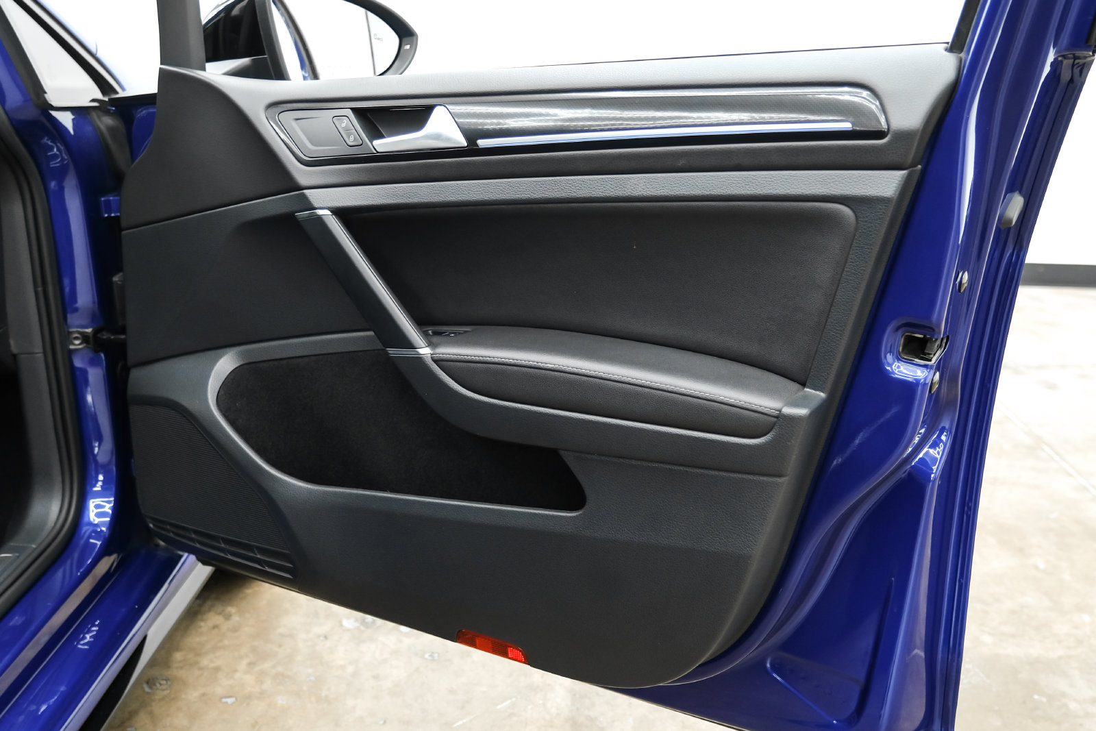 Photo 43 of this Volkswagen Golf R