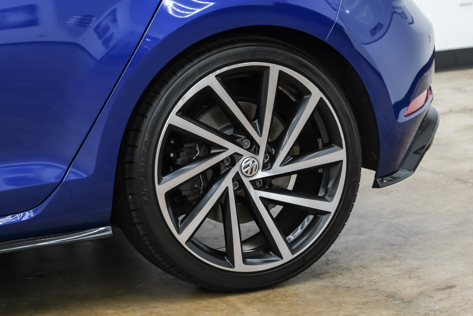Photo 60 of this Volkswagen Golf R