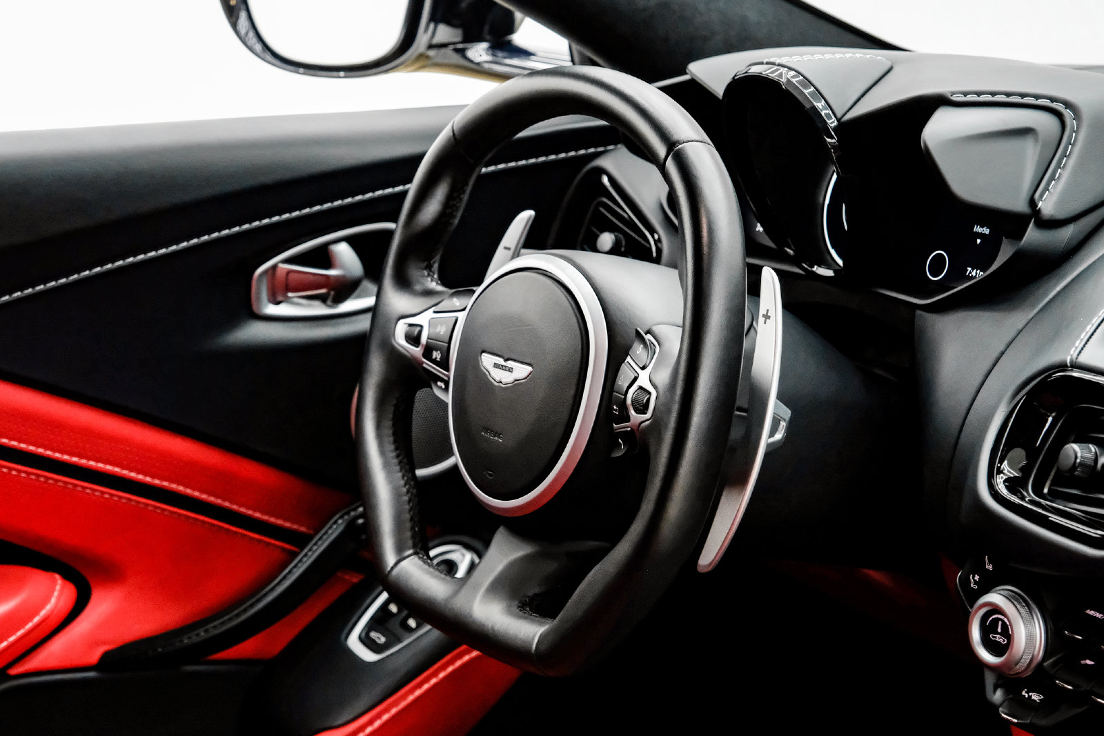 2023 Aston Martin Vantage Base - Photo 18