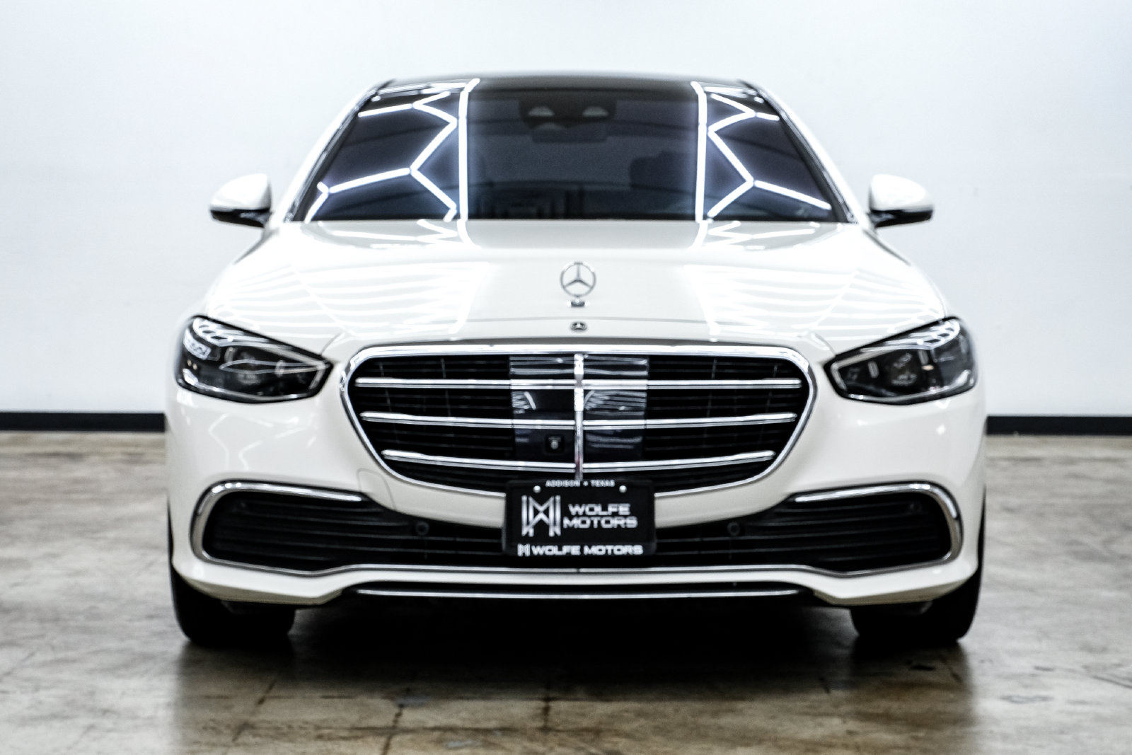 Photo 2 of this Mercedes-Benz S 500