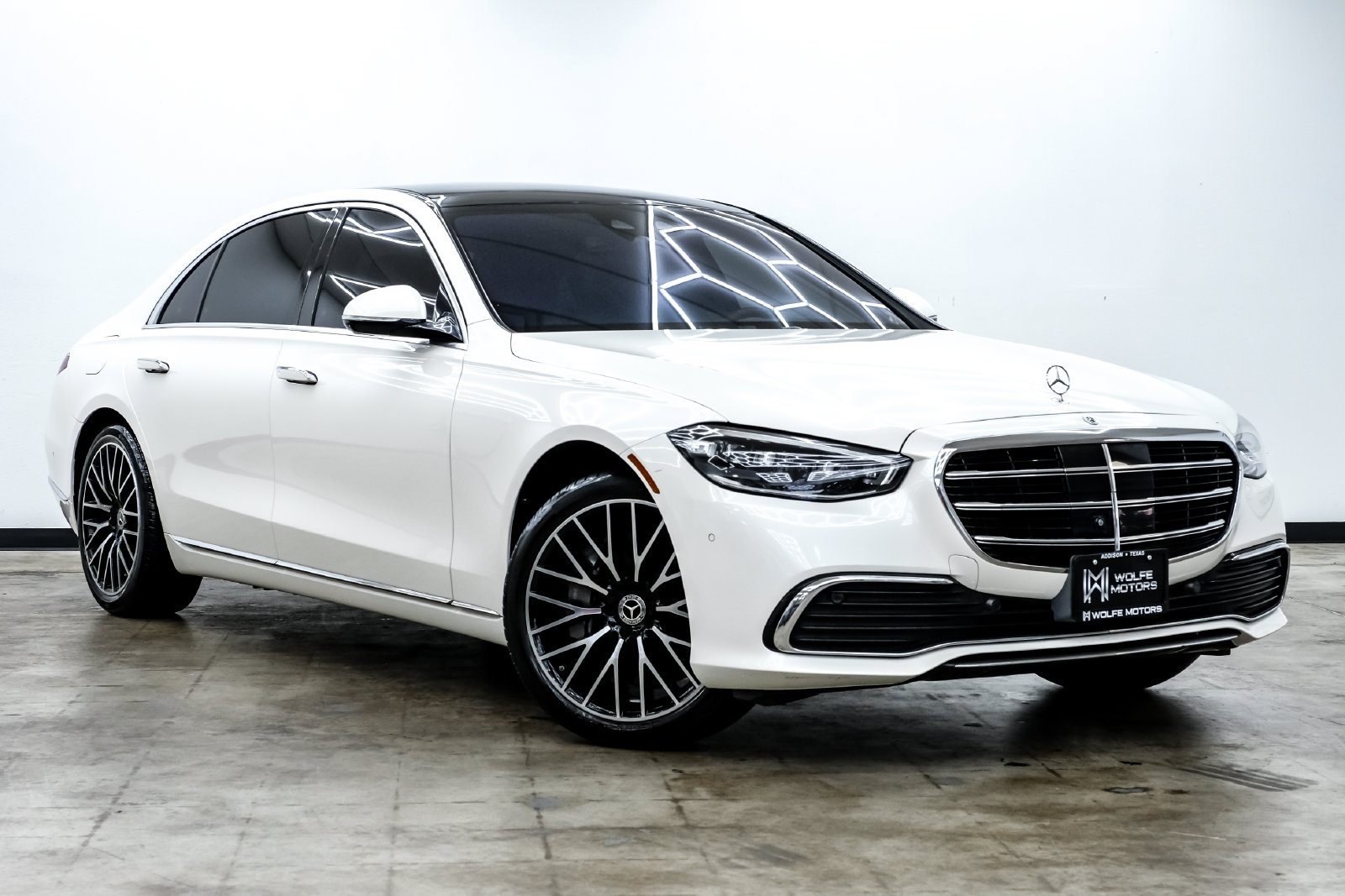 Photo 3 of this Mercedes-Benz S 500