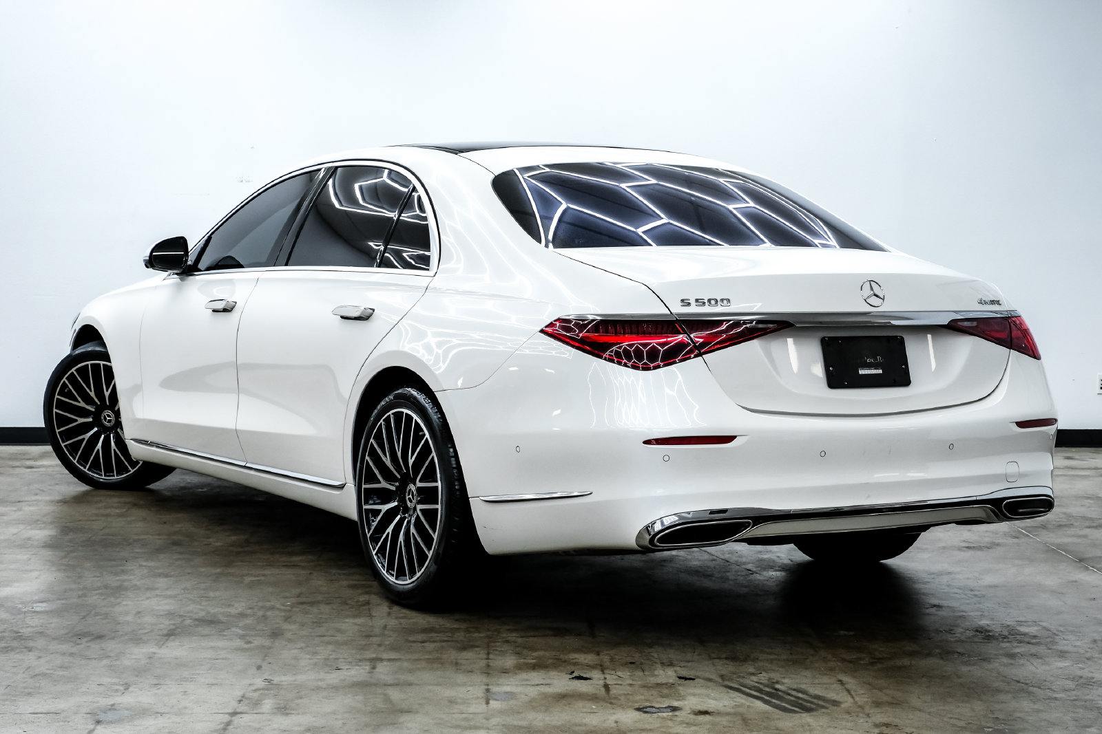 Photo 7 of this Mercedes-Benz S 500