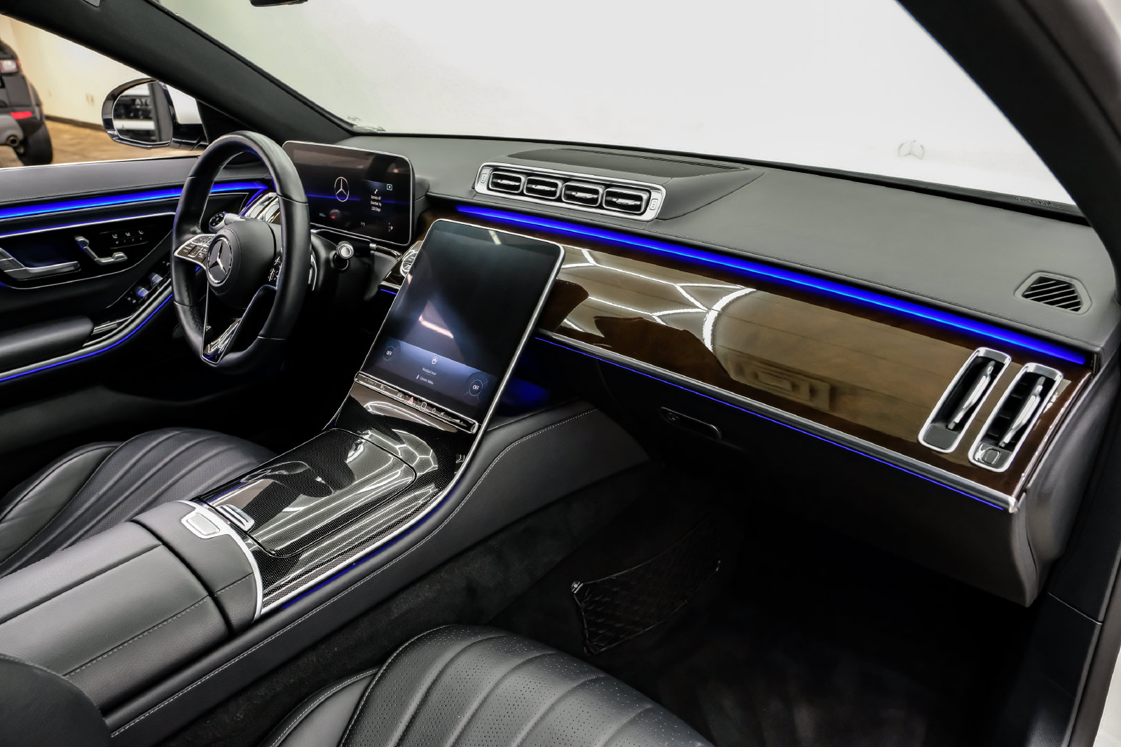 Photo 9 of this Mercedes-Benz S 500