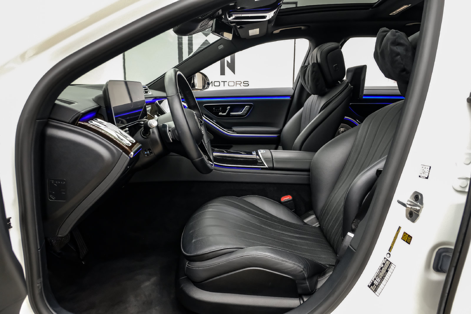 Photo 28 of this Mercedes-Benz S 500