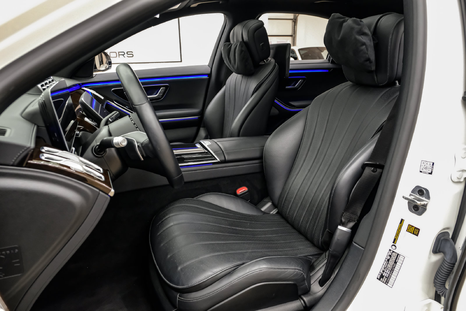 Photo 29 of this Mercedes-Benz S 500