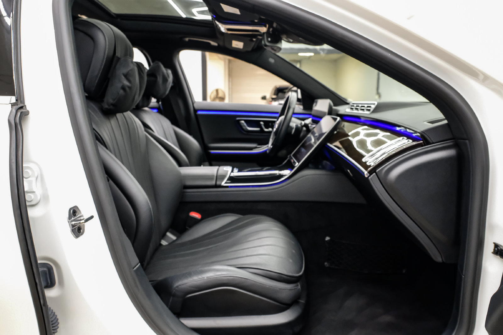 Photo 30 of this Mercedes-Benz S 500