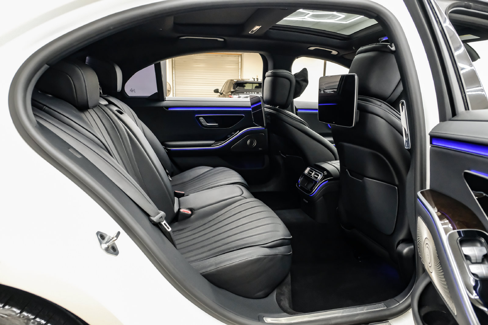 Photo 33 of this Mercedes-Benz S 500