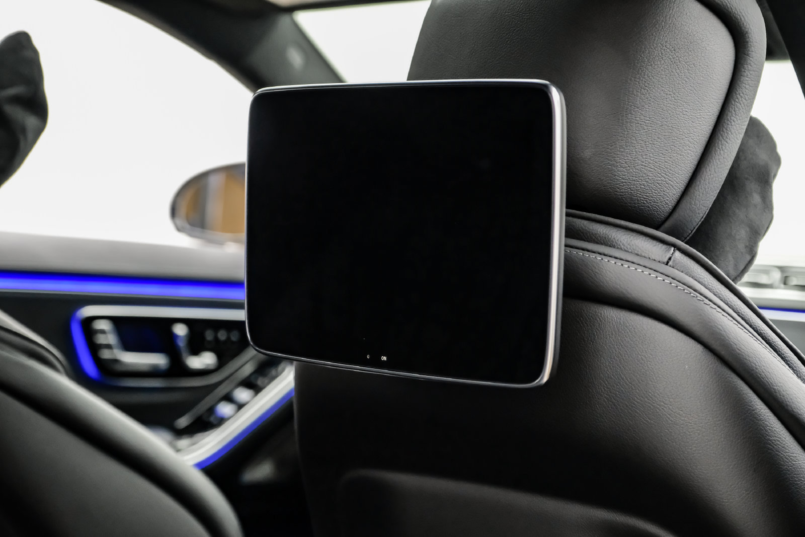 Photo 34 of this Mercedes-Benz S 500