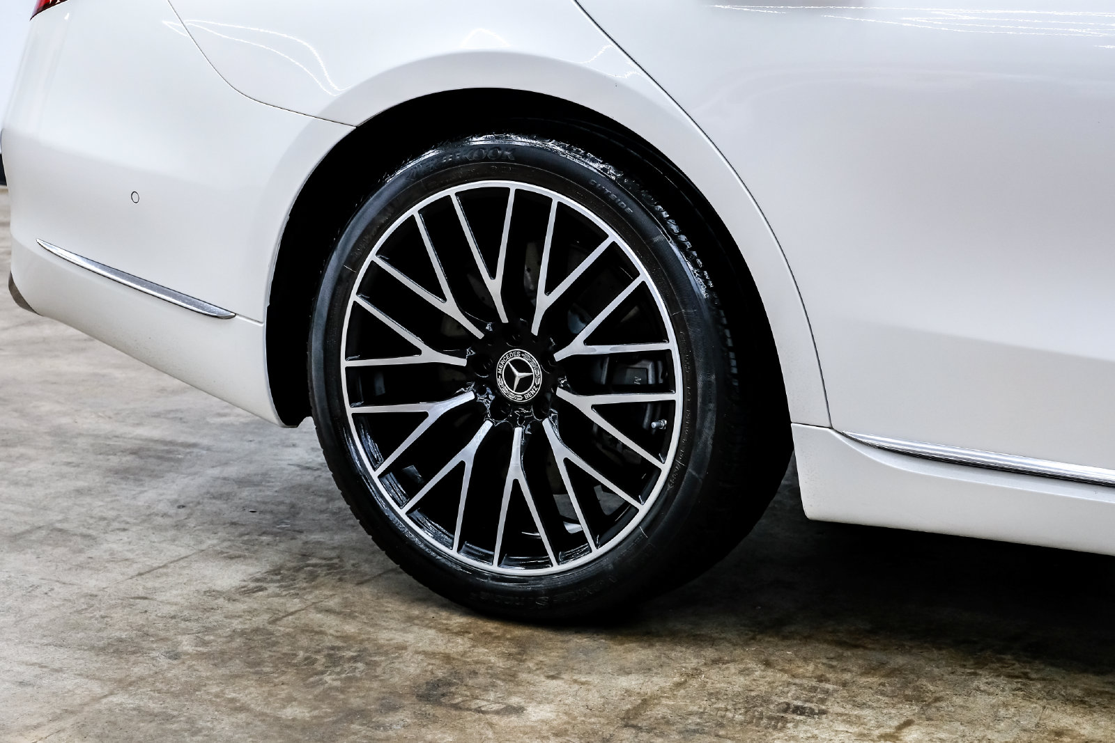 Photo 51 of this Mercedes-Benz S 500