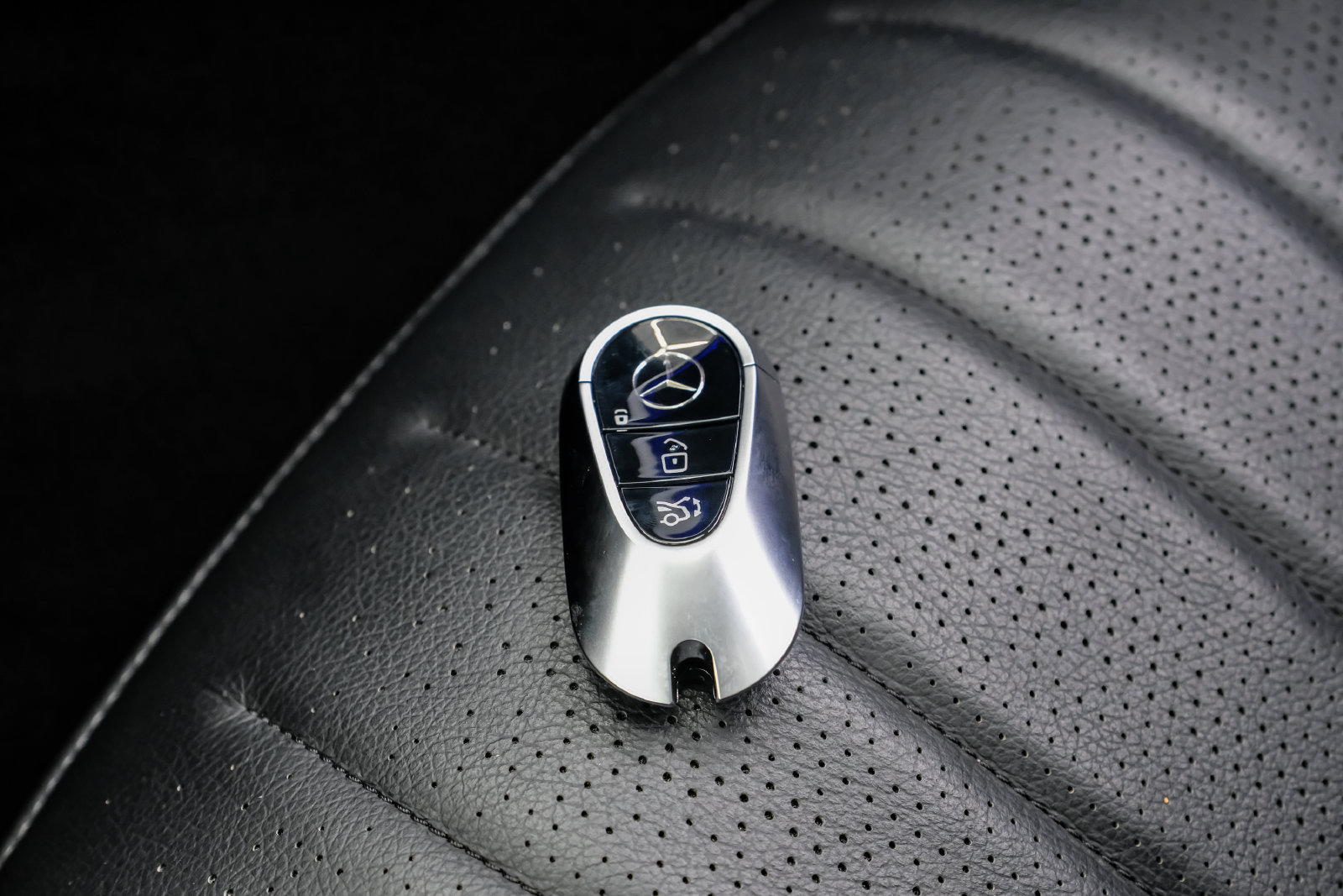 Photo 55 of this Mercedes-Benz S 500