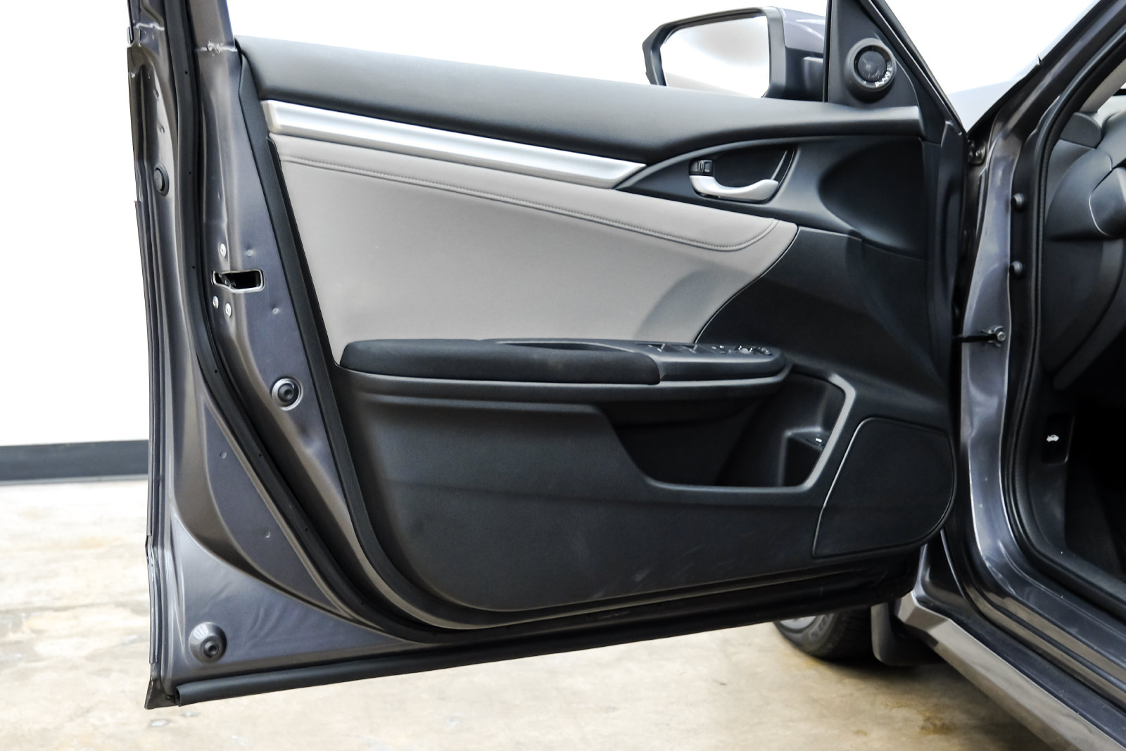 Photo 48 of this Honda Civic Sedan
