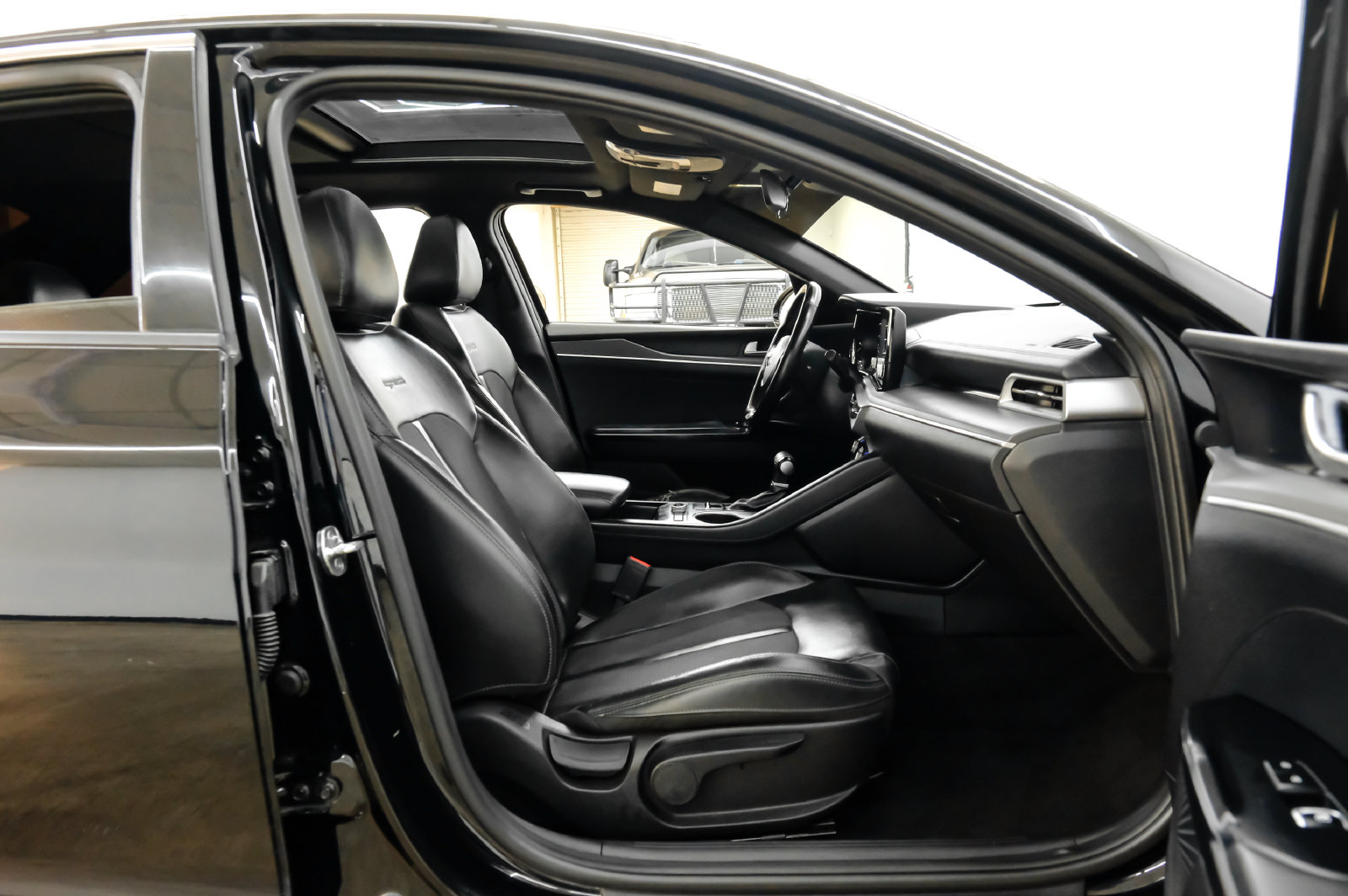 Photo 37 of this Kia K5
