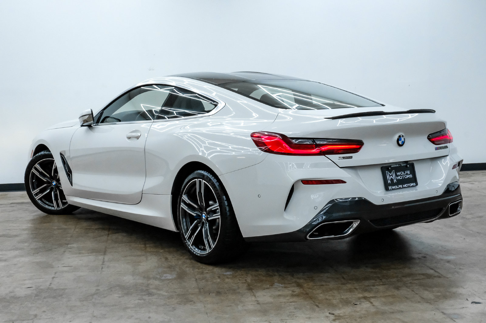 Photo 7 of this BMW 8 Series
