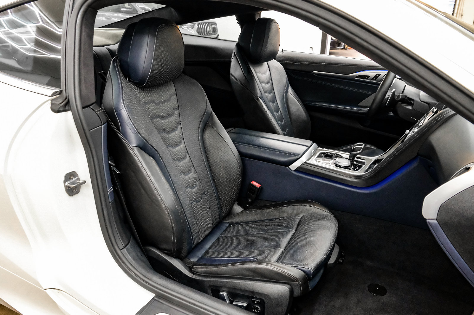 Photo 36 of this BMW 8 Series