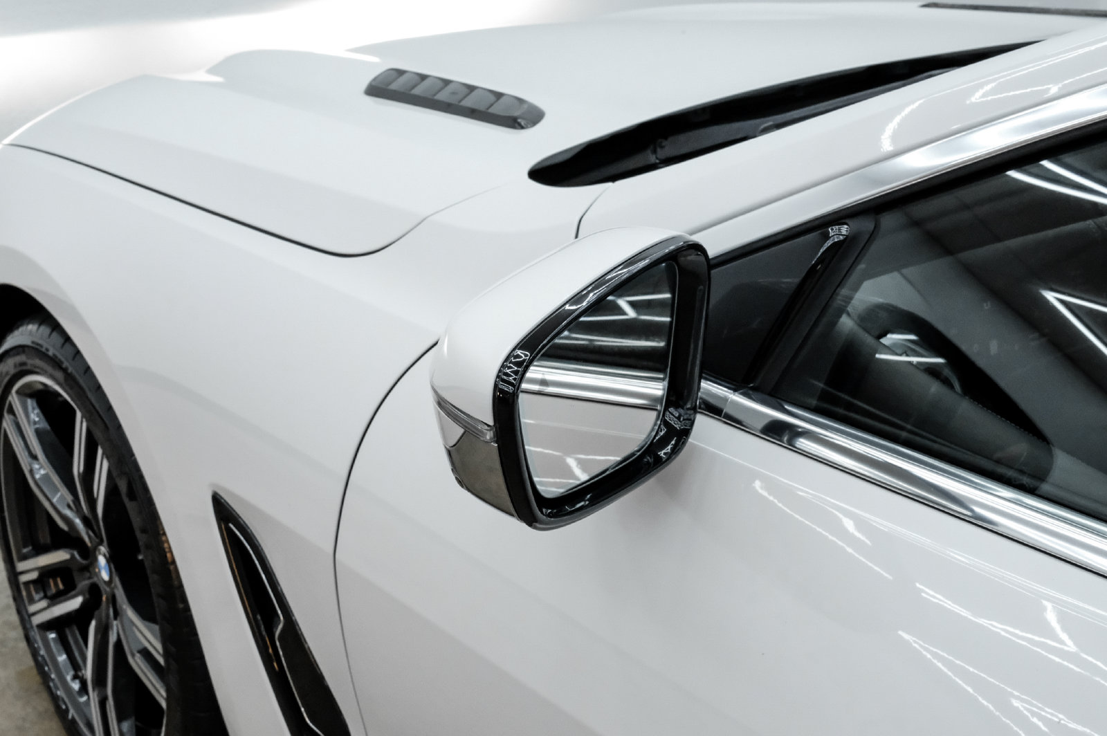 Photo 38 of this BMW 8 Series