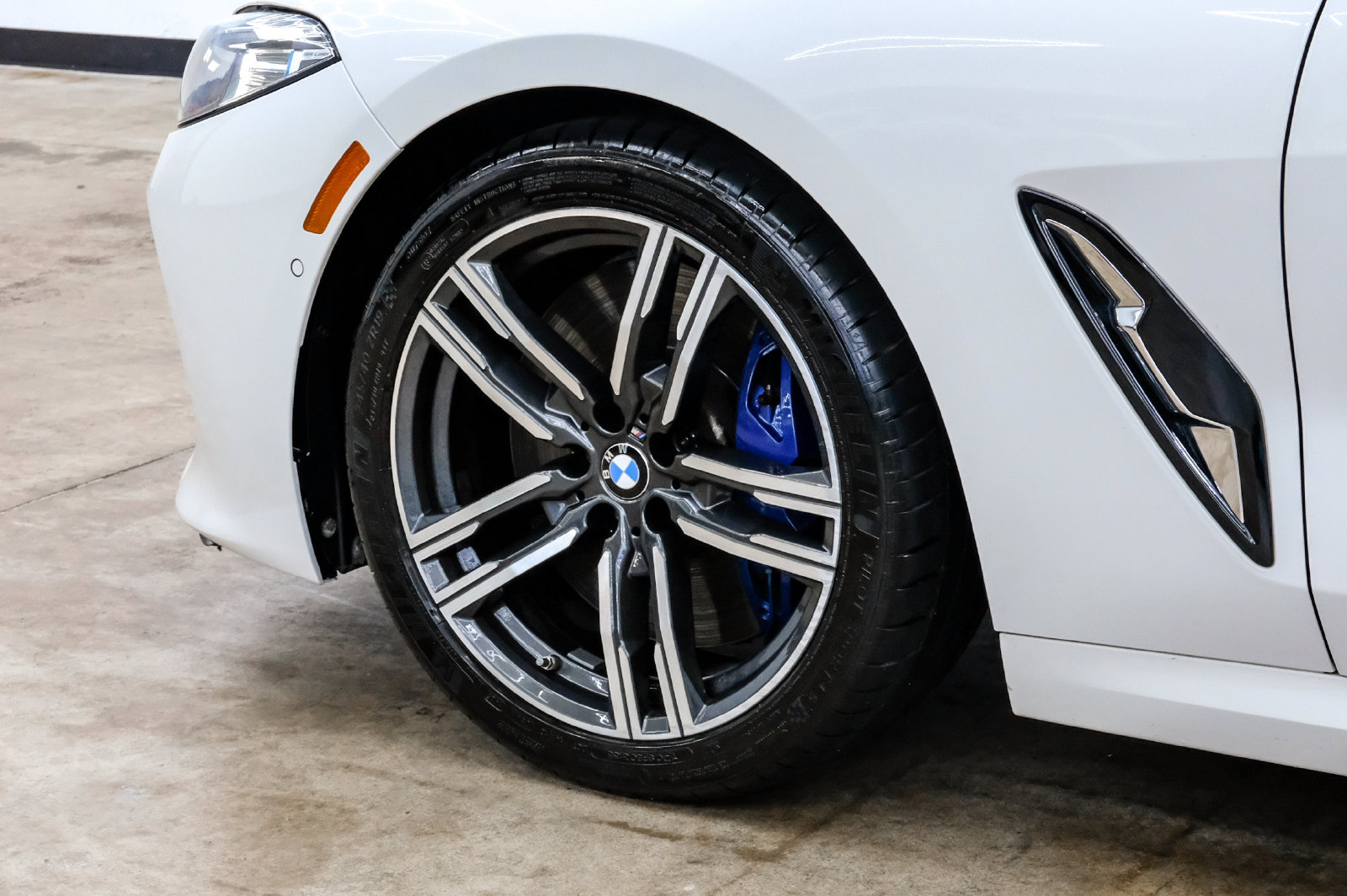 Photo 50 of this BMW 8 Series