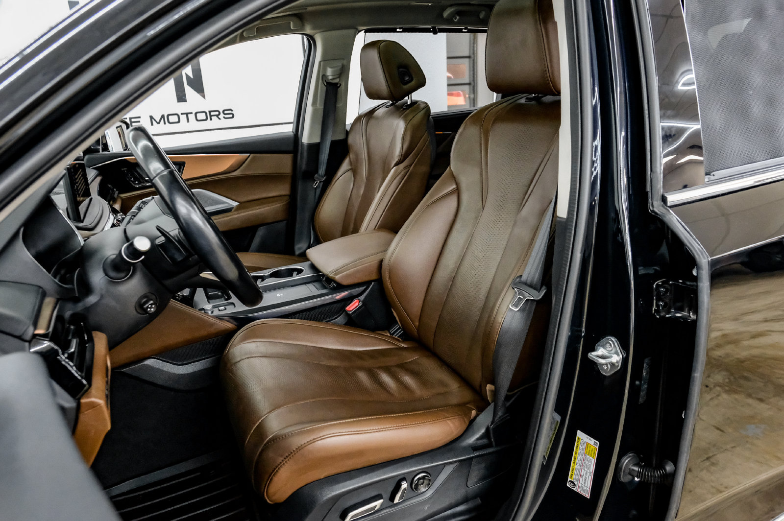 Photo 37 of this Acura MDX