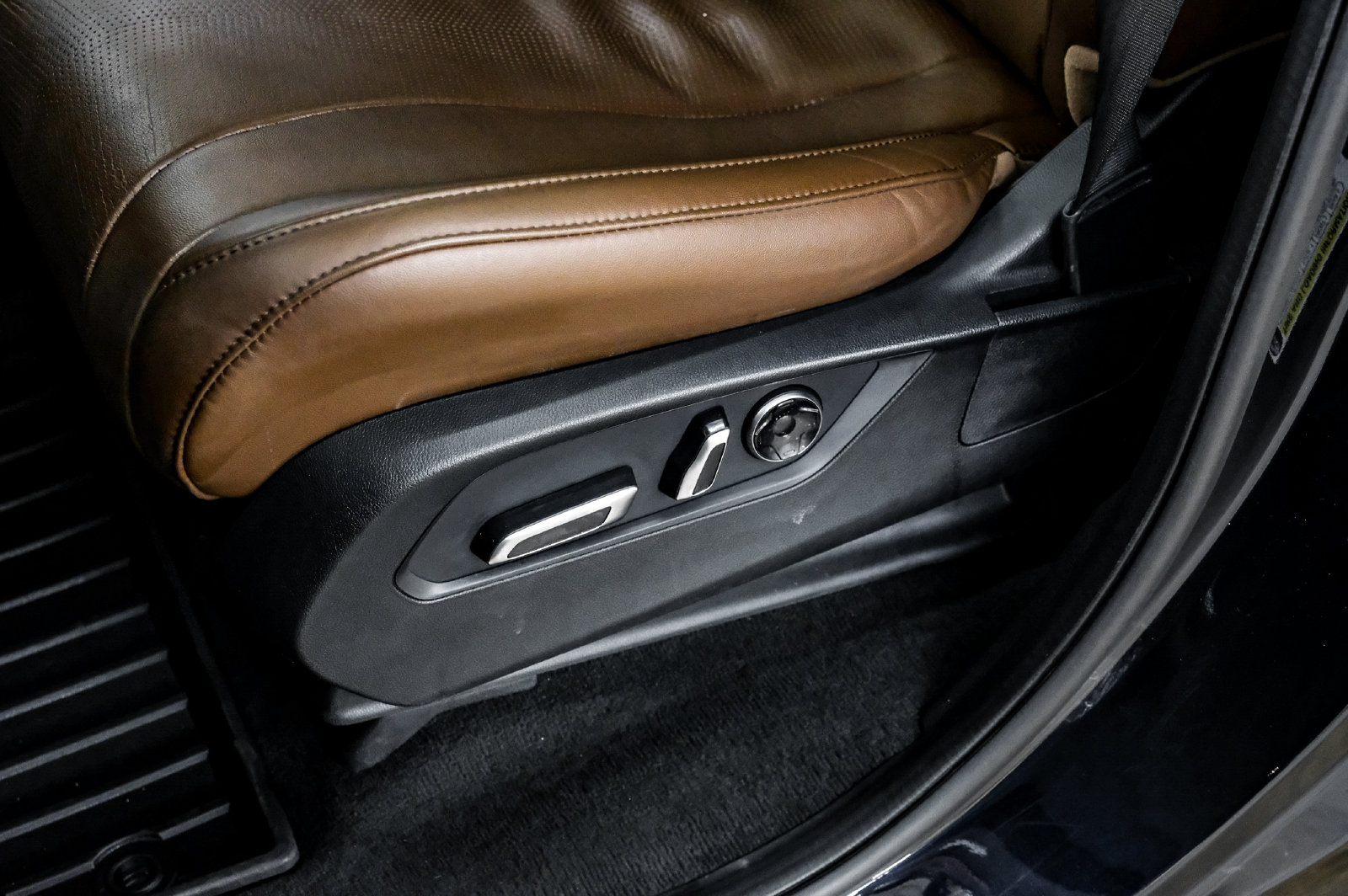 Photo 38 of this Acura MDX