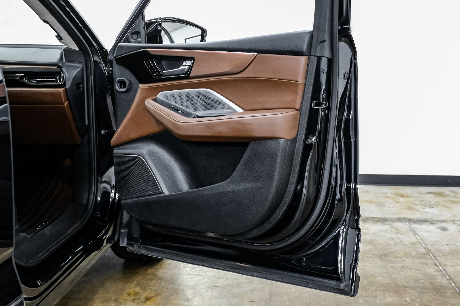 Photo 51 of this Acura MDX