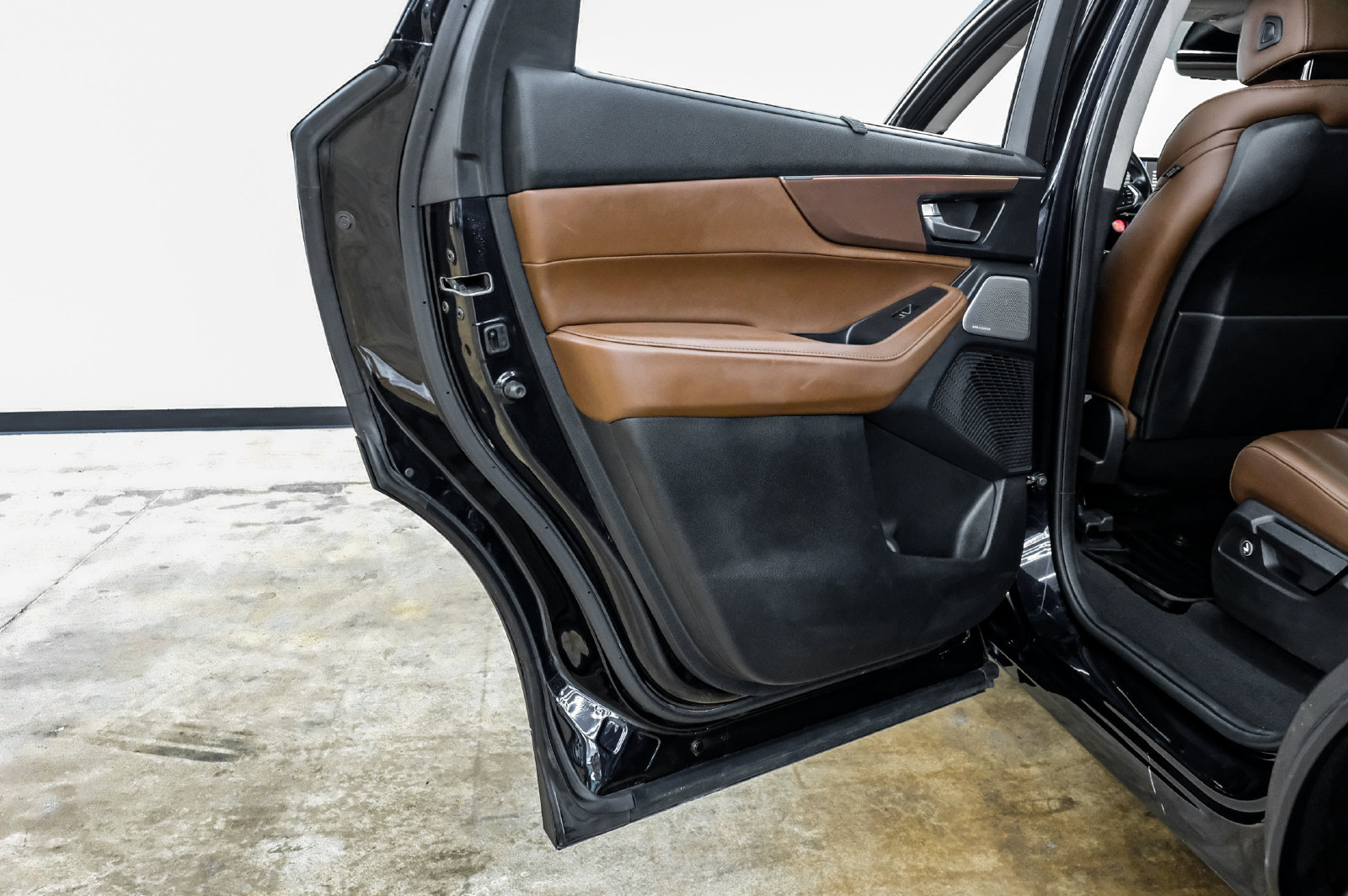 Photo 52 of this Acura MDX
