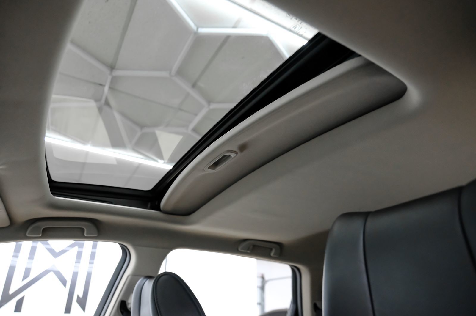 Photo 25 of this Acura MDX