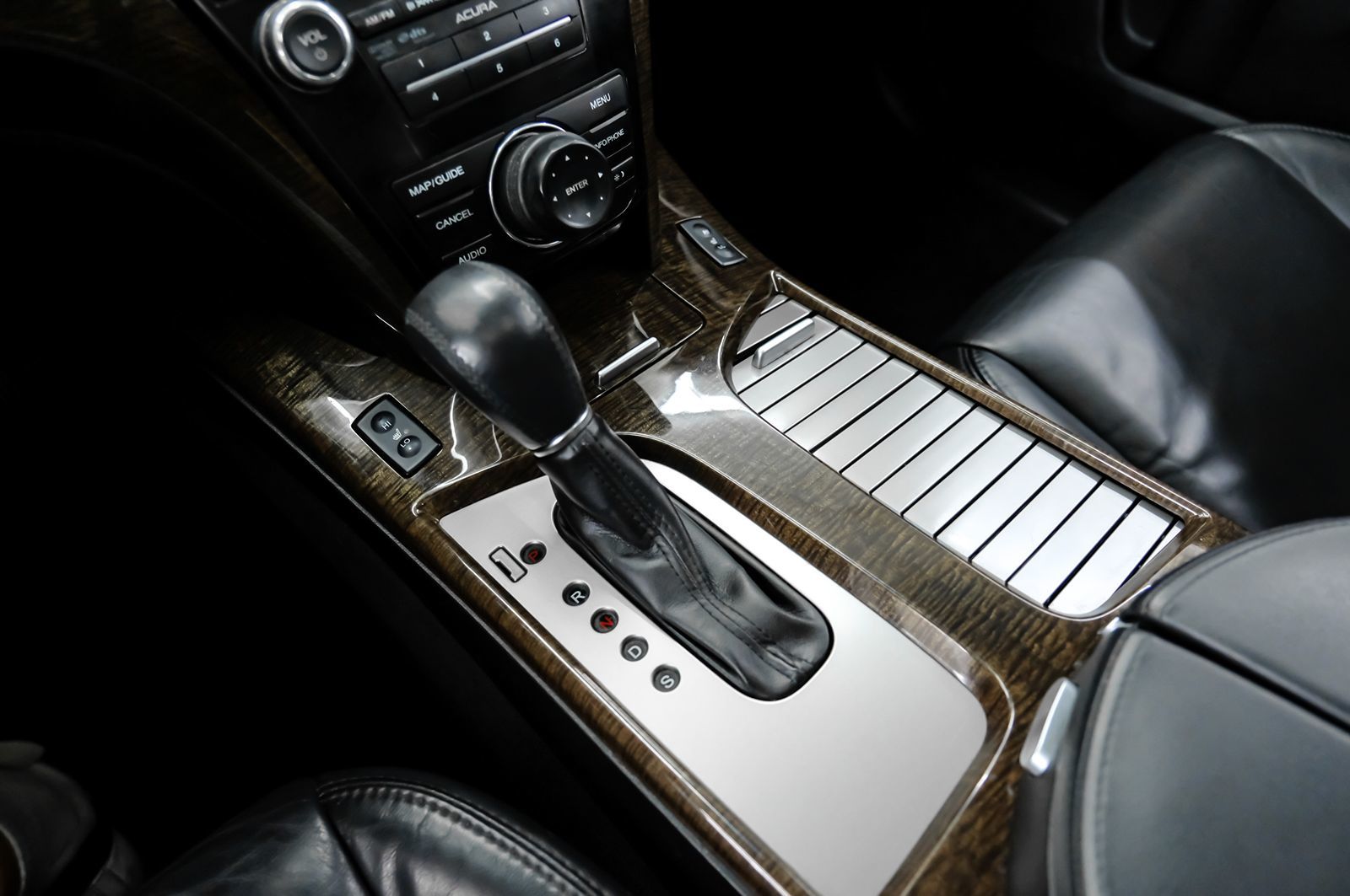 Photo 27 of this Acura MDX