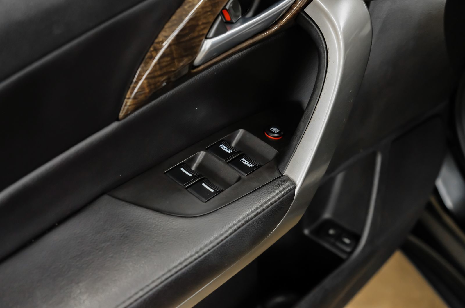 Photo 50 of this Acura MDX