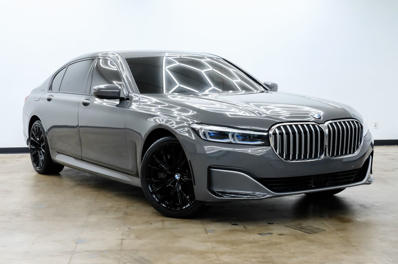 Photo 3 of this BMW 7 Series