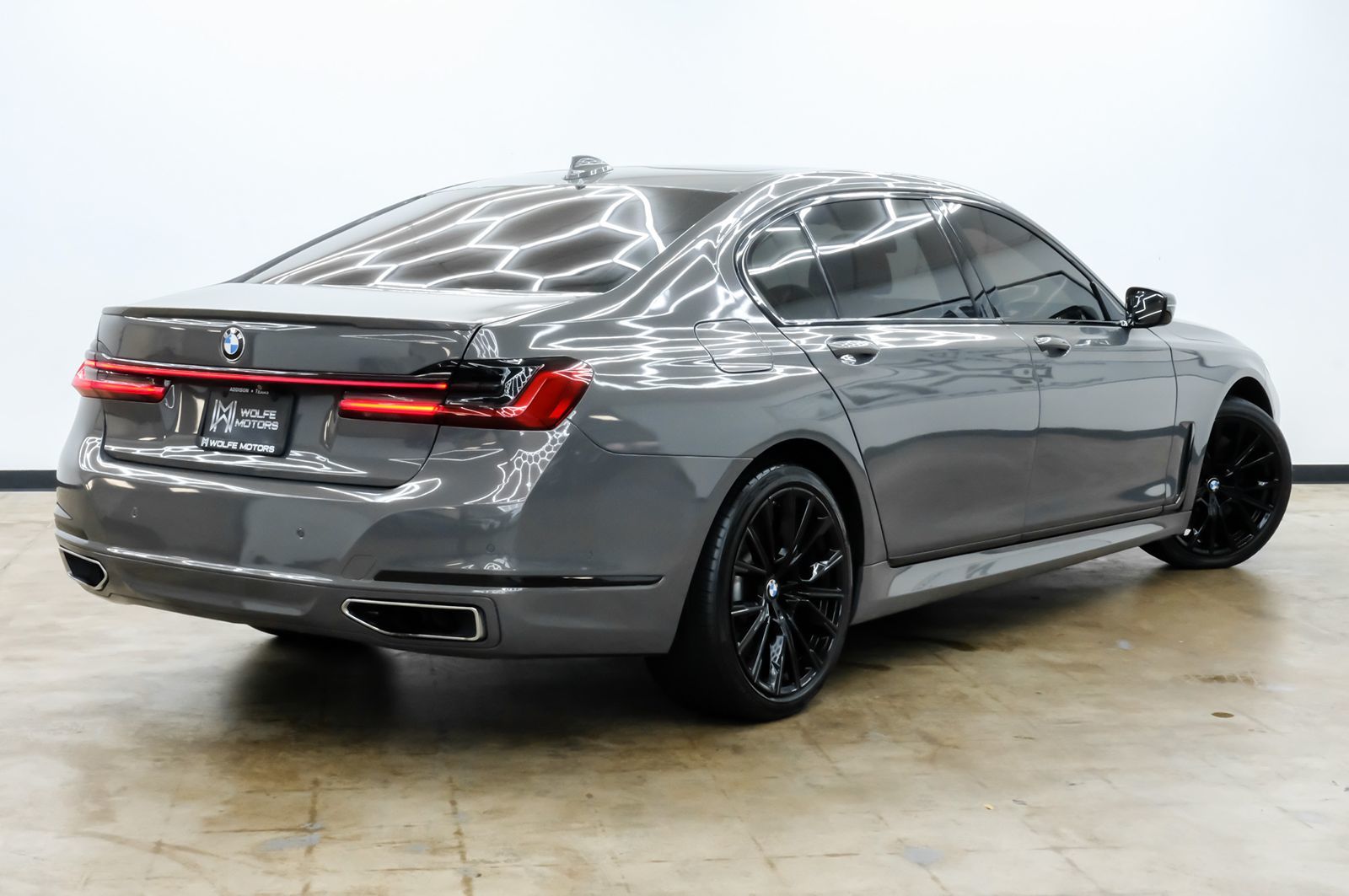 Photo 5 of this BMW 7 Series