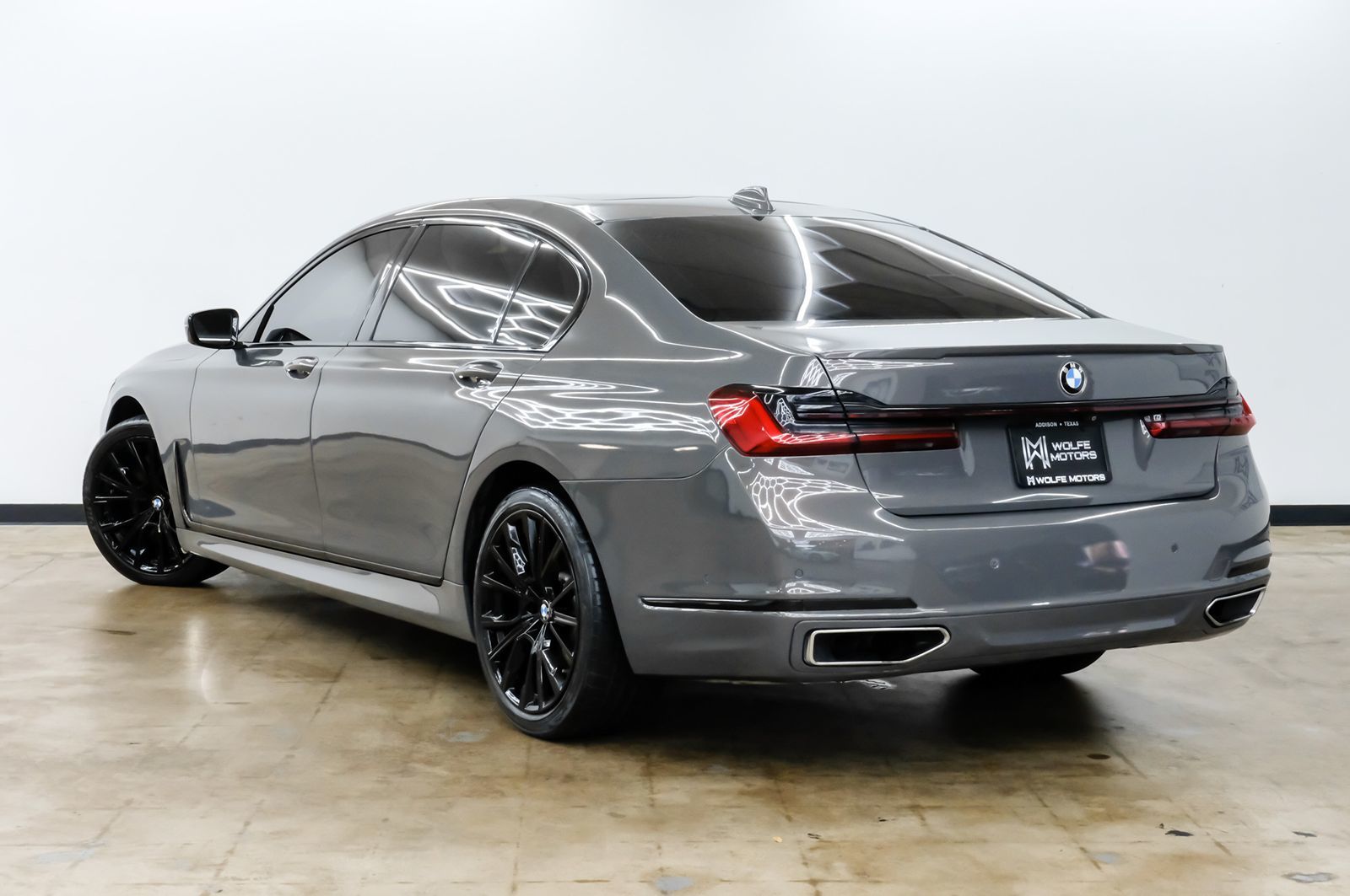 Photo 7 of this BMW 7 Series