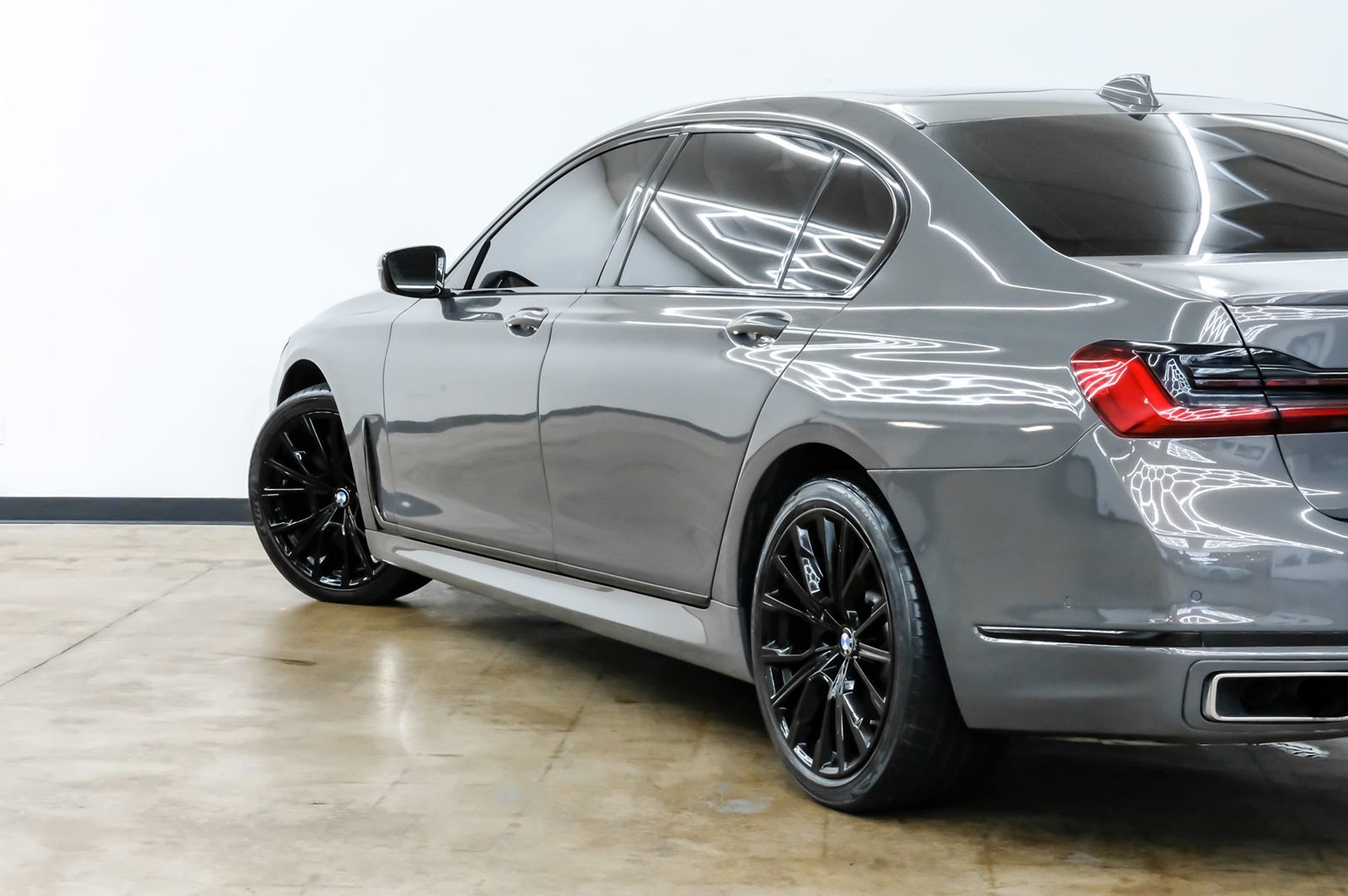 Photo 8 of this BMW 7 Series