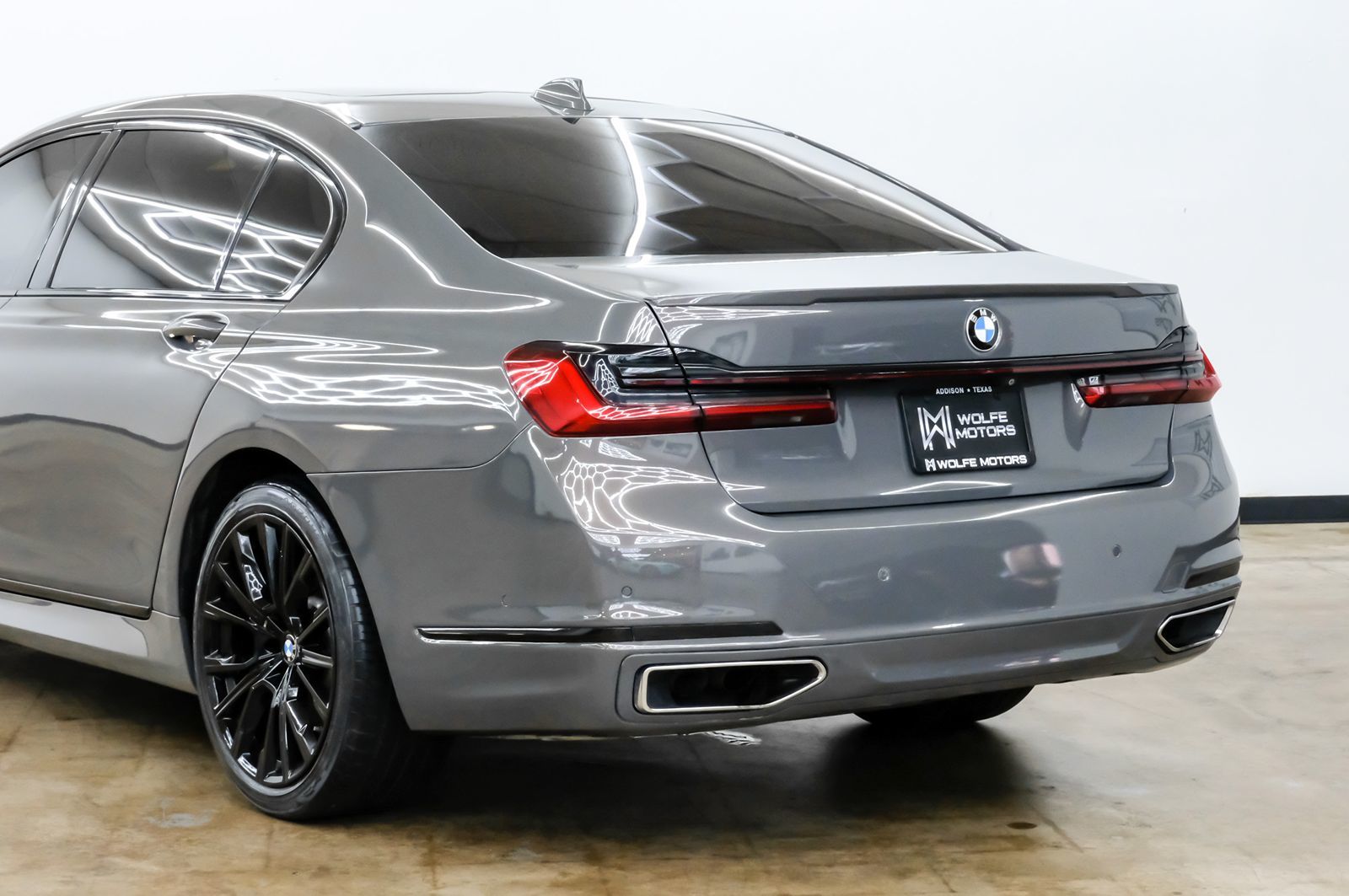 Photo 9 of this BMW 7 Series