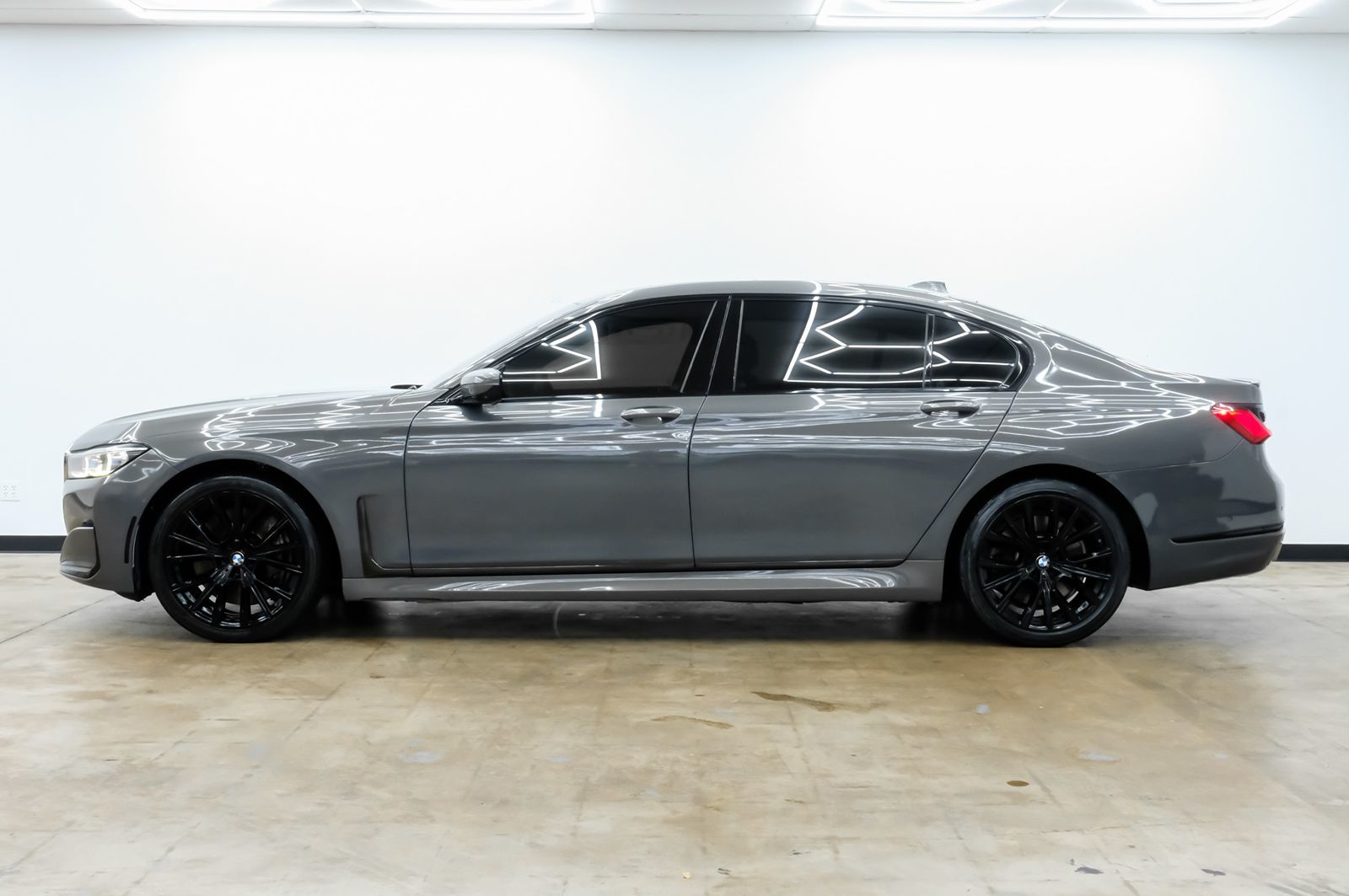 Photo 10 of this BMW 7 Series