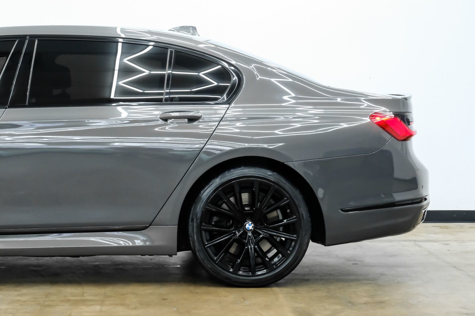 Photo 12 of this BMW 7 Series