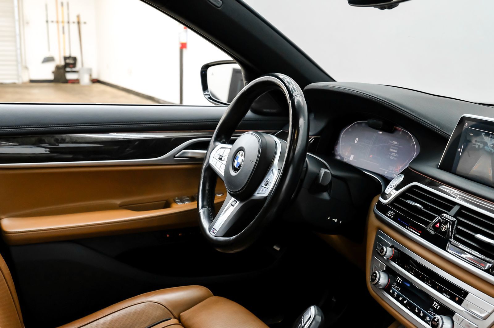 Photo 14 of this BMW 7 Series