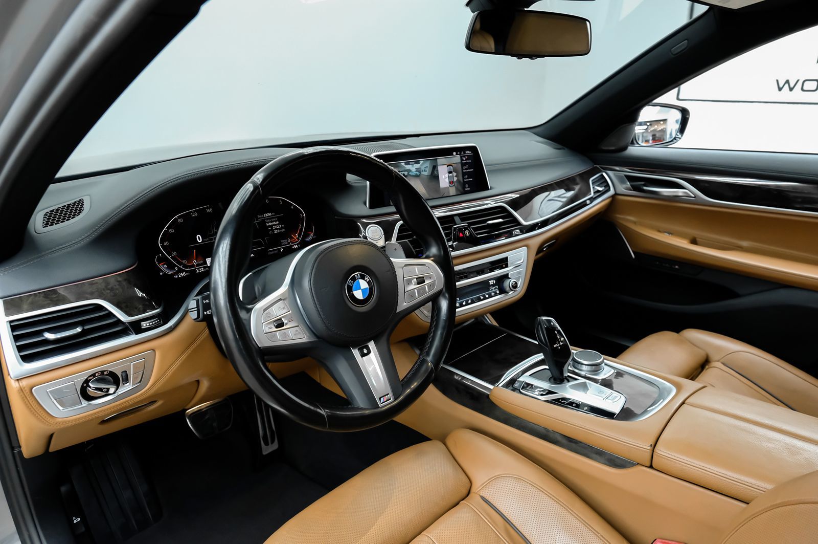 Photo 16 of this BMW 7 Series