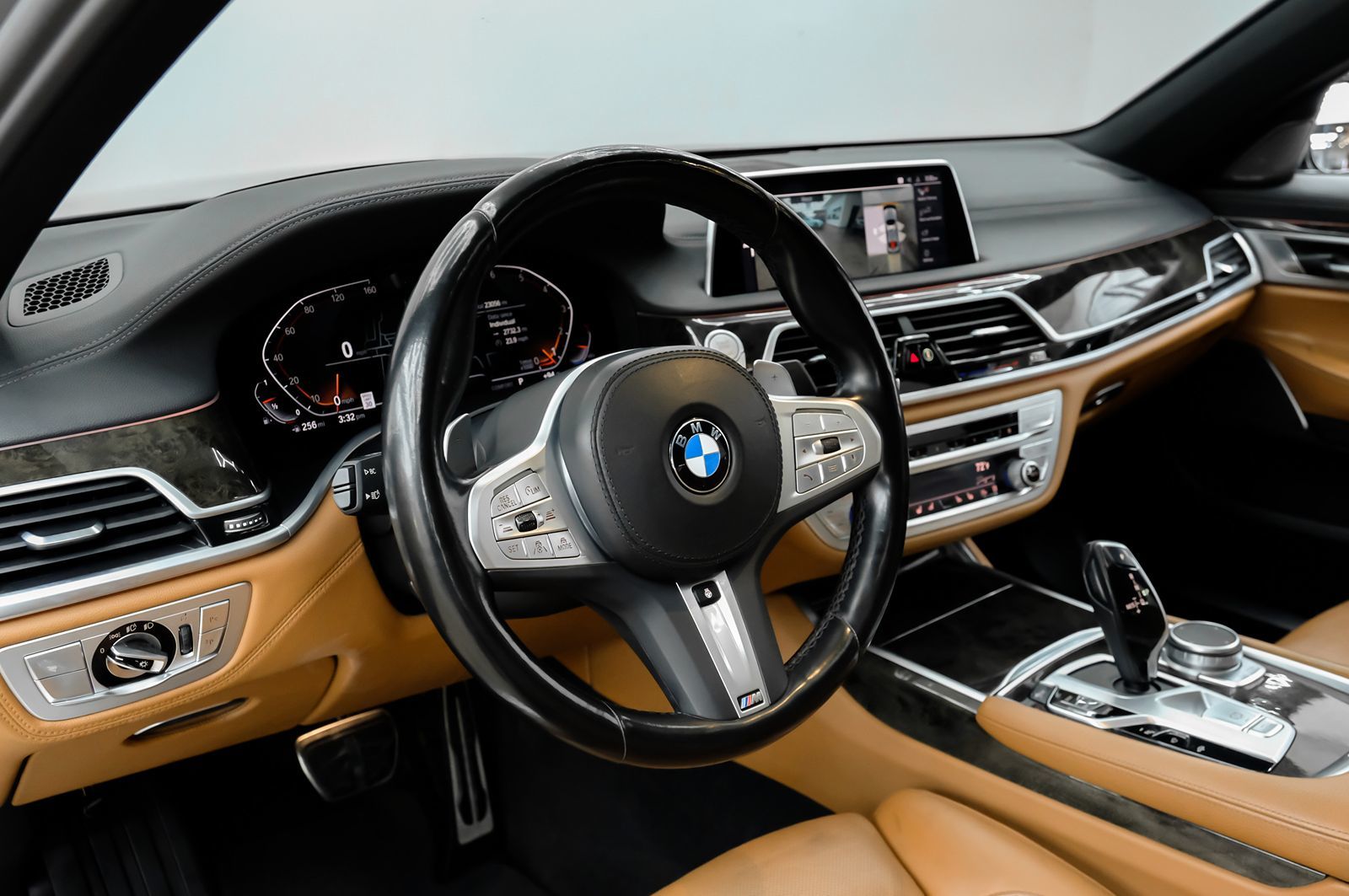 Photo 17 of this BMW 7 Series