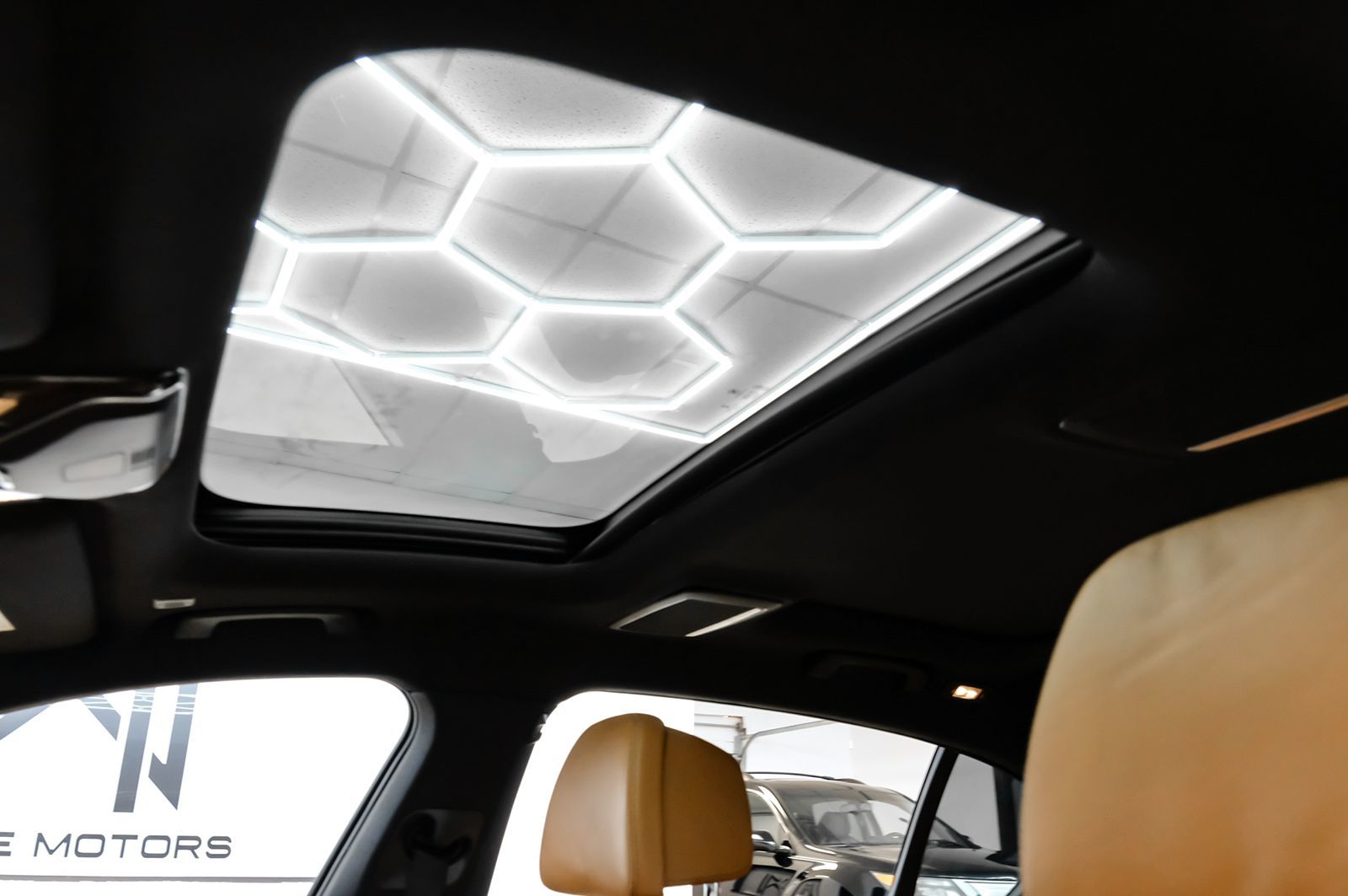Photo 25 of this BMW 7 Series