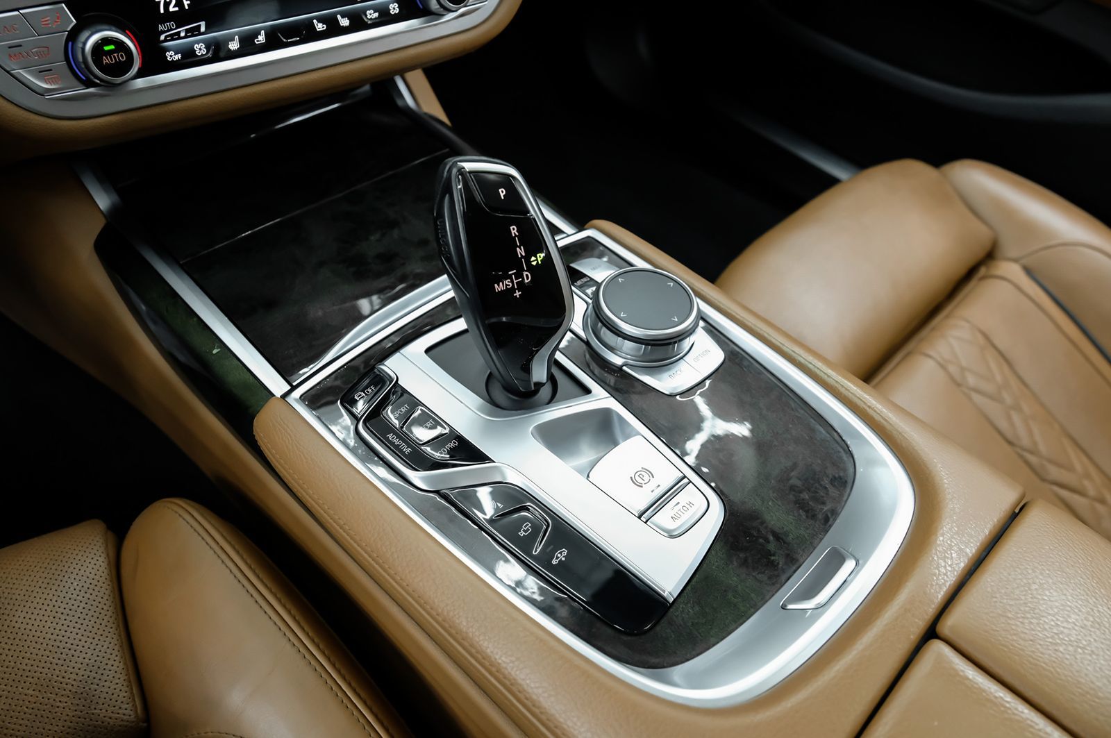Photo 26 of this BMW 7 Series