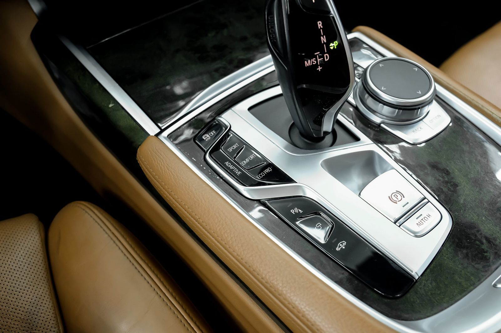 Photo 27 of this BMW 7 Series
