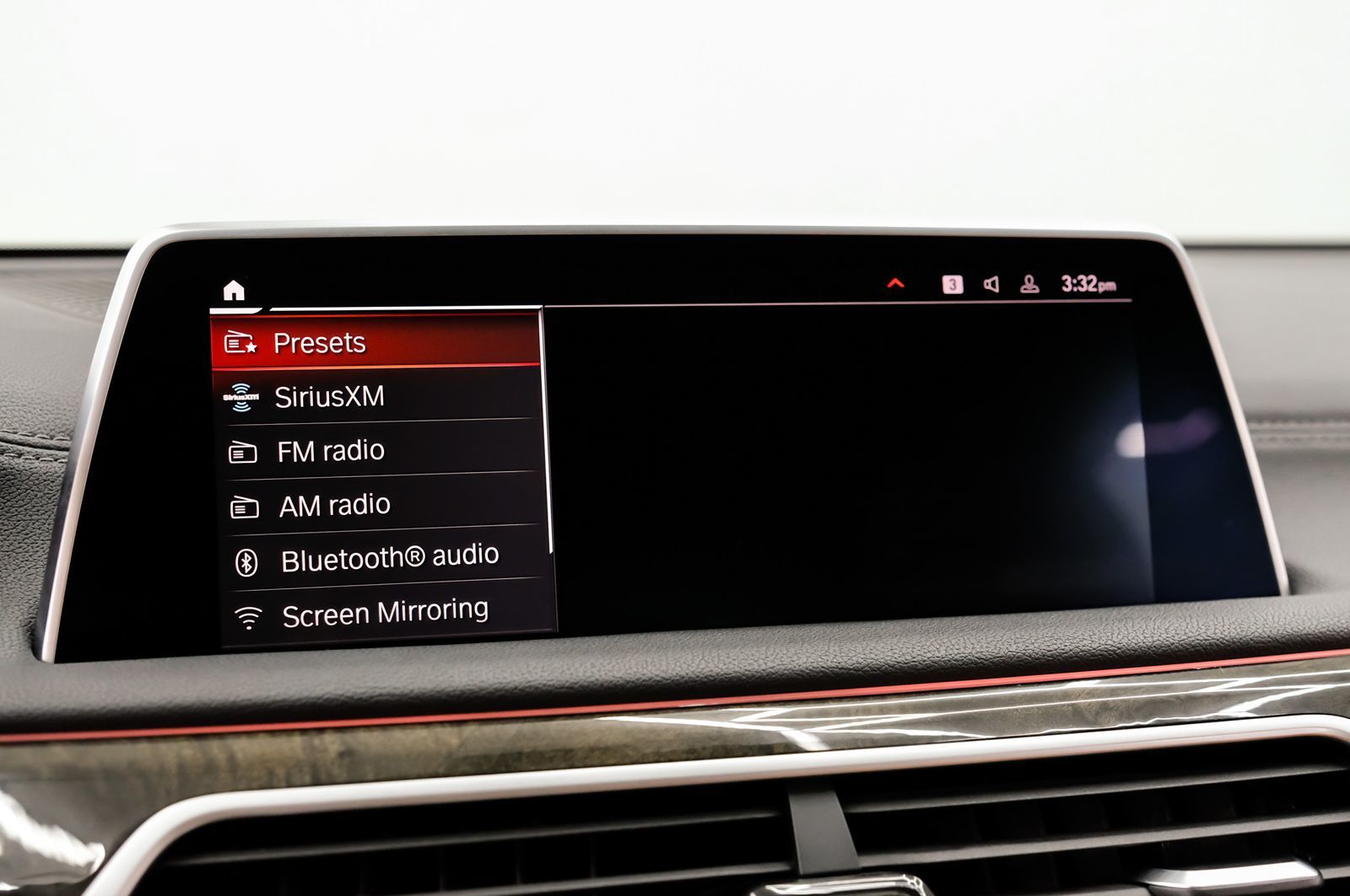 Photo 33 of this BMW 7 Series