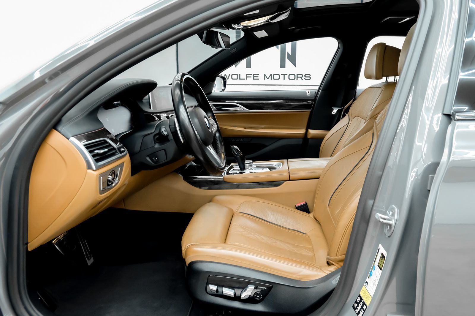 Photo 37 of this BMW 7 Series