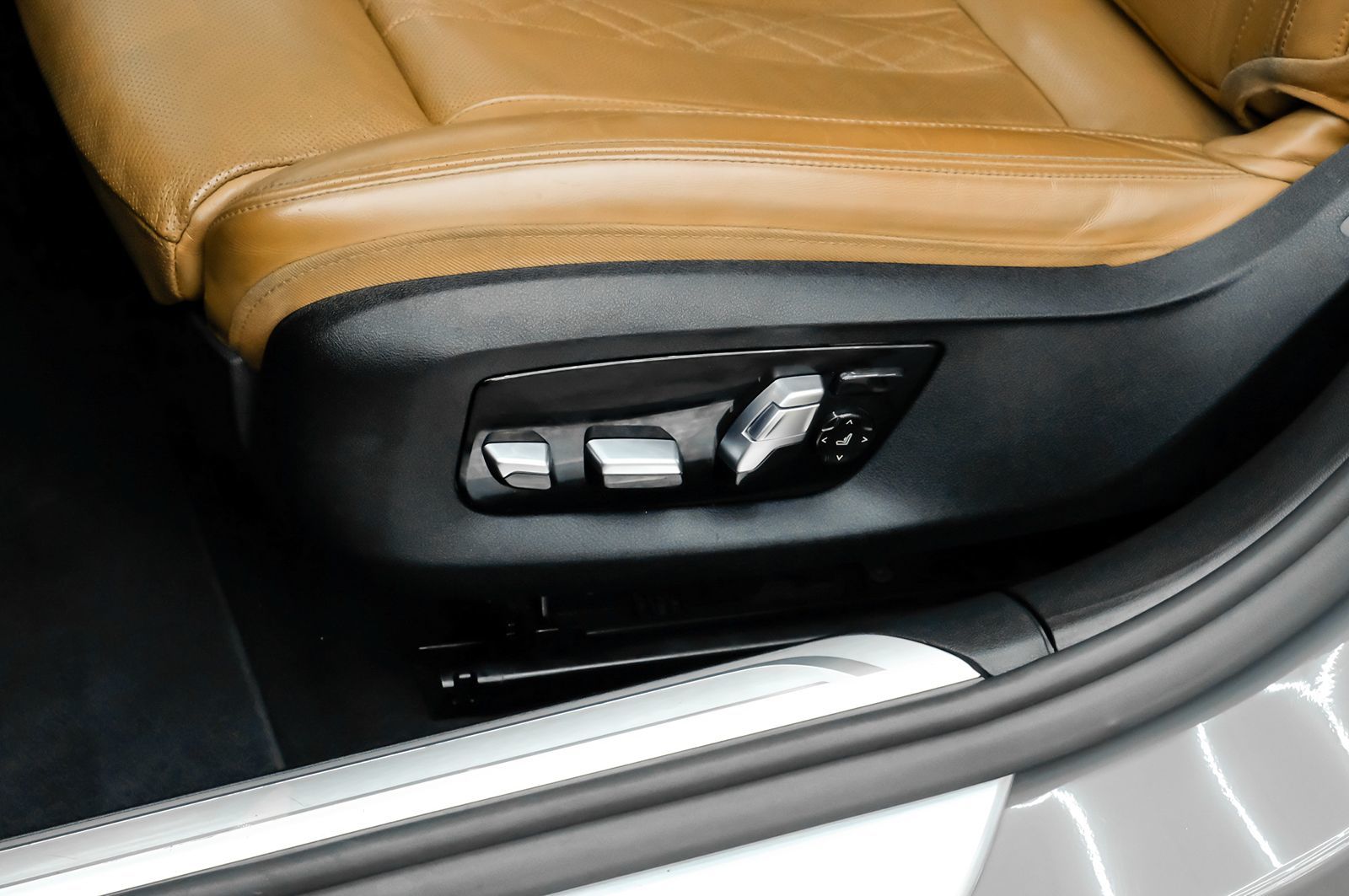 Photo 39 of this BMW 7 Series