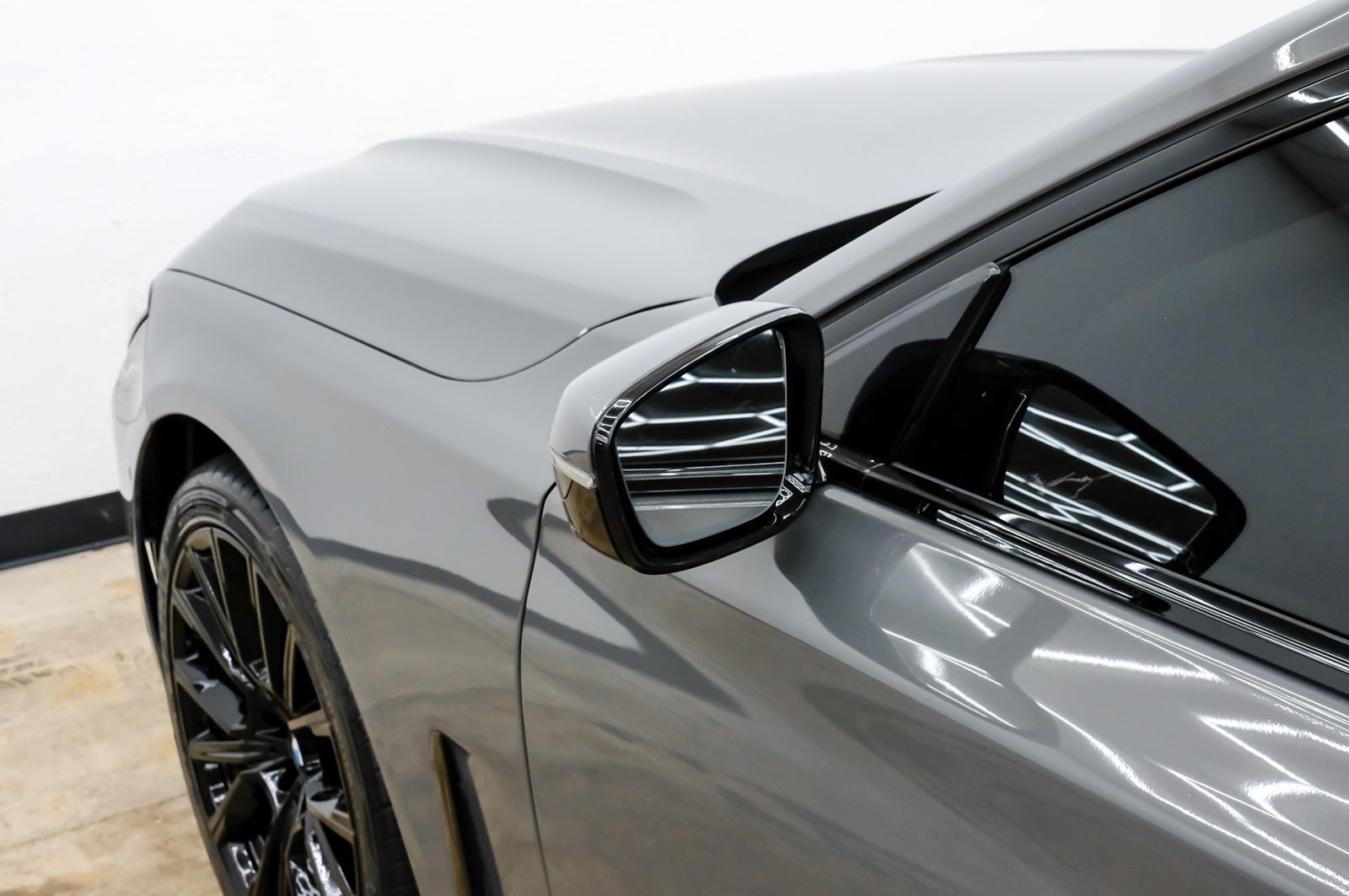Photo 48 of this BMW 7 Series