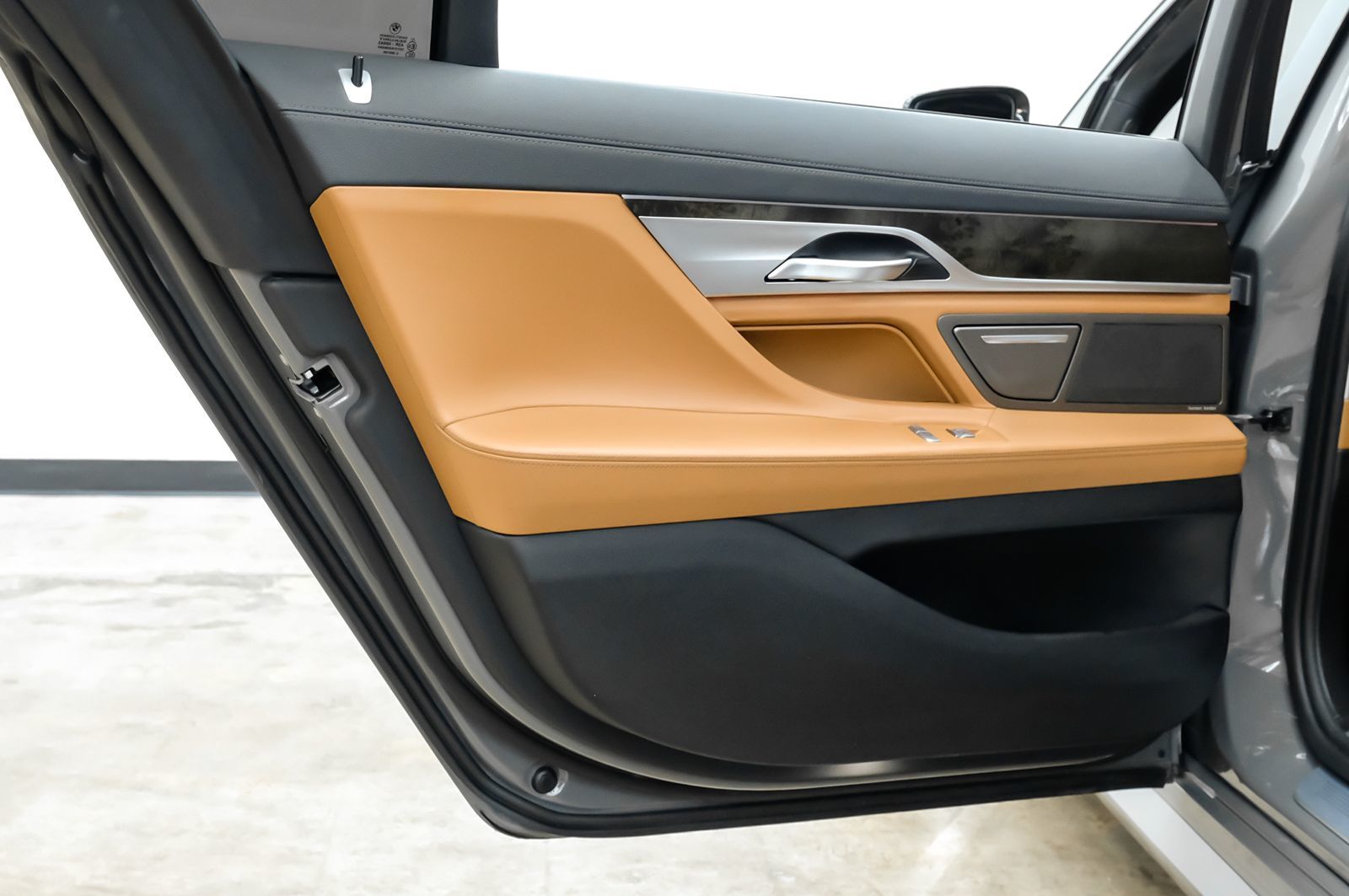 Photo 52 of this BMW 7 Series