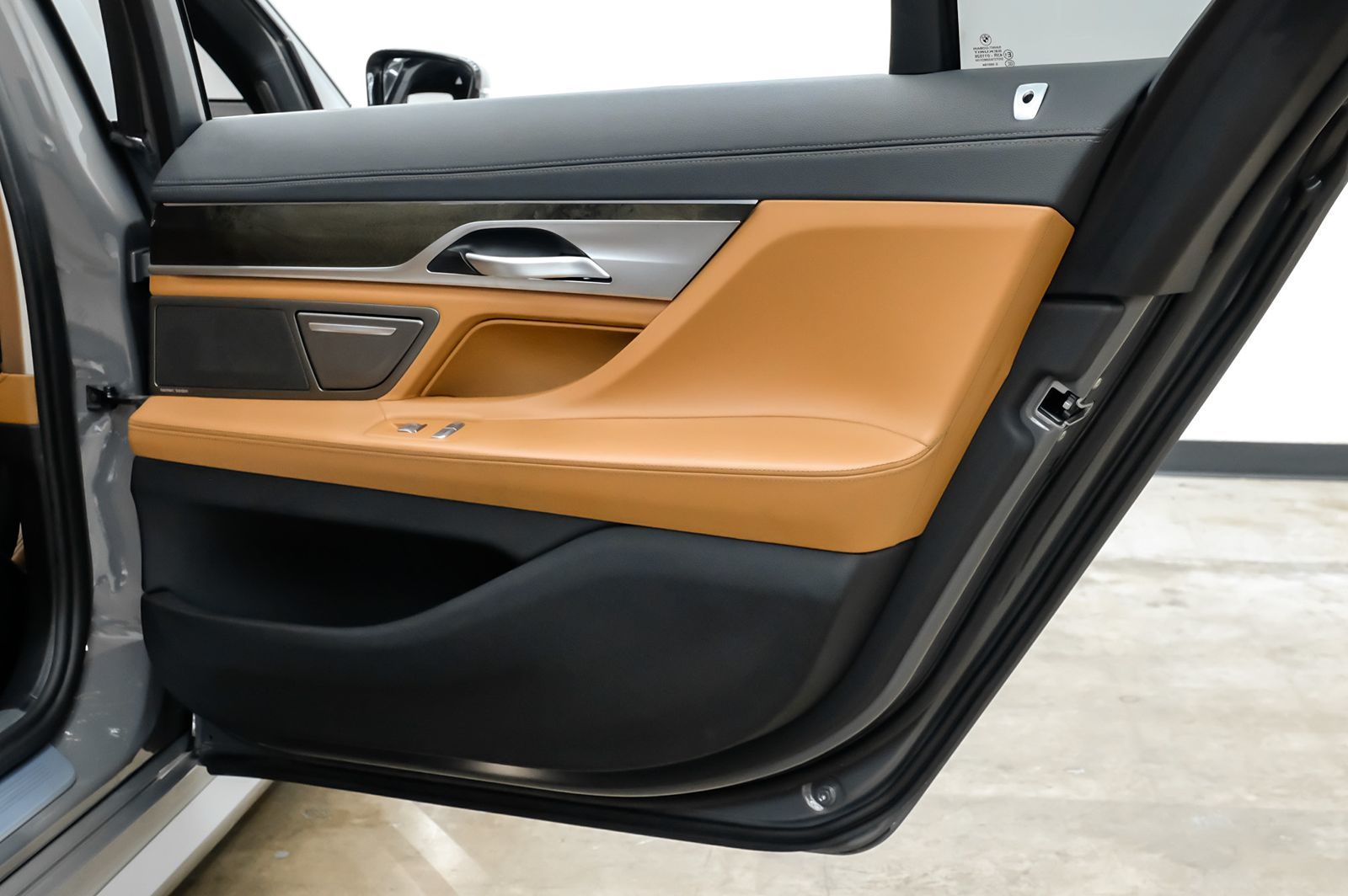 Photo 53 of this BMW 7 Series