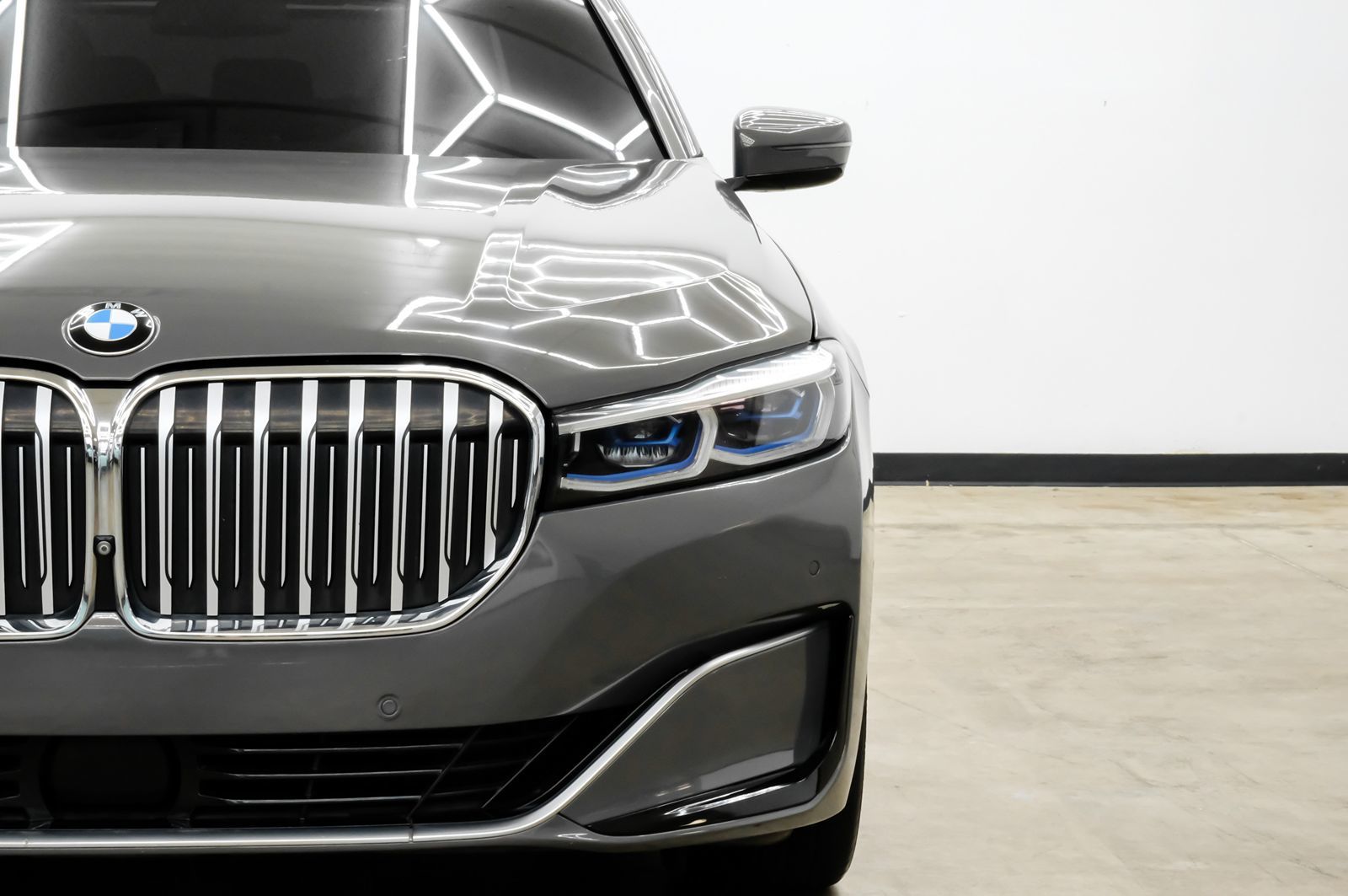 Photo 54 of this BMW 7 Series