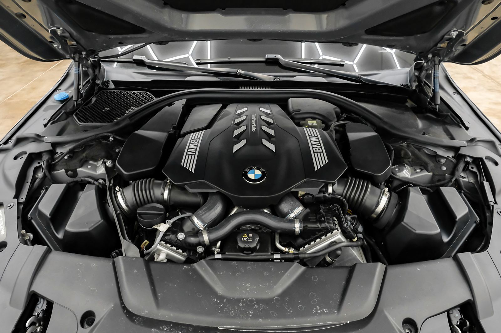 Photo 57 of this BMW 7 Series